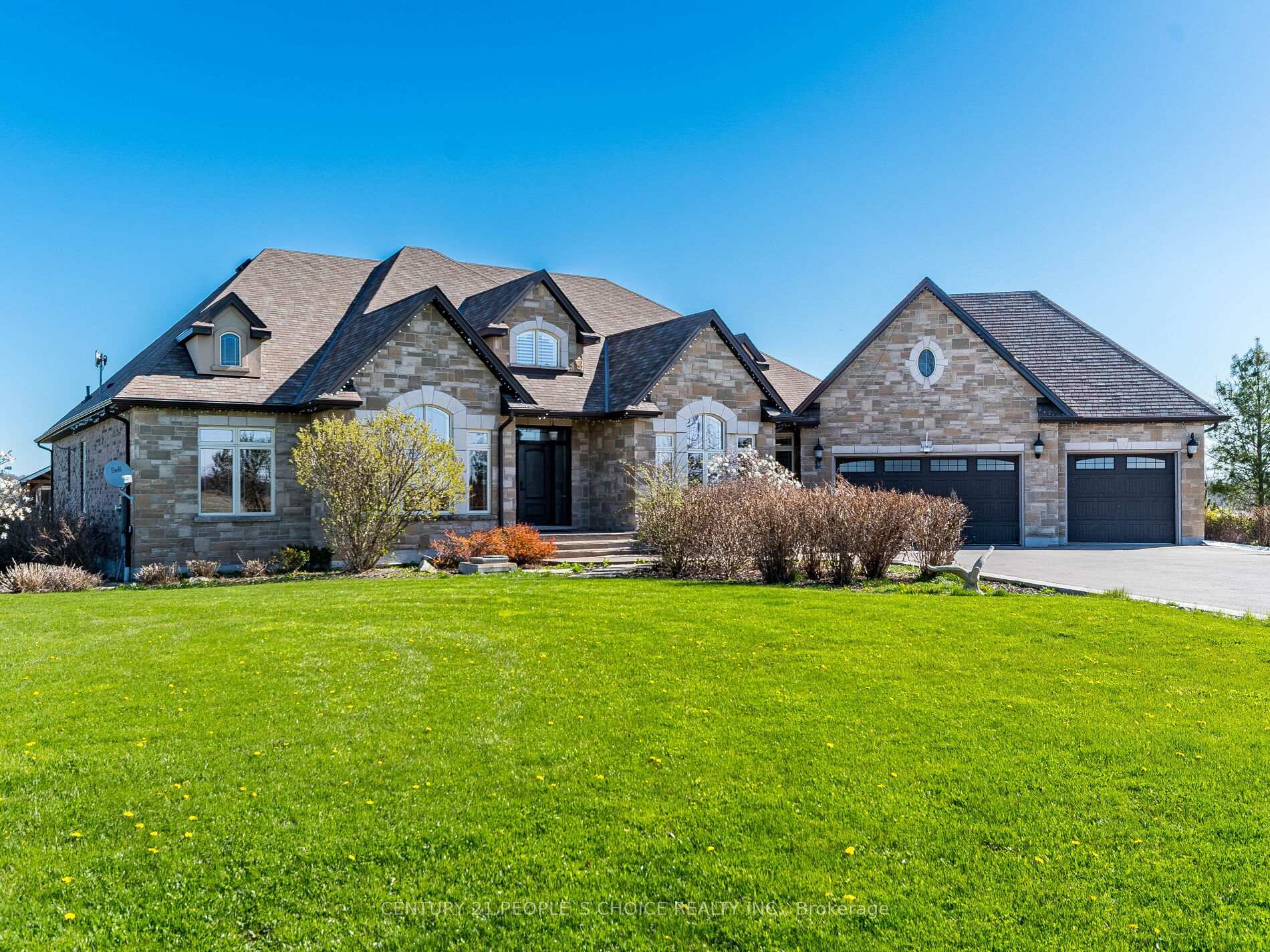 Photo 2 of 191 Kemp Road E, Grimsby, Grimsby Escarpment — HOMEH