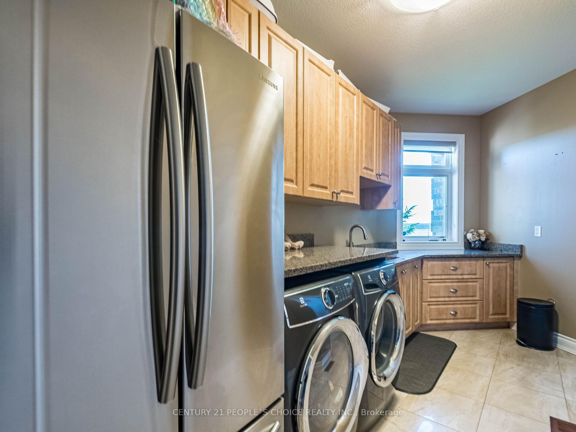Photo 33 of 191 Kemp Road E, Grimsby, Grimsby Escarpment — HOMEH