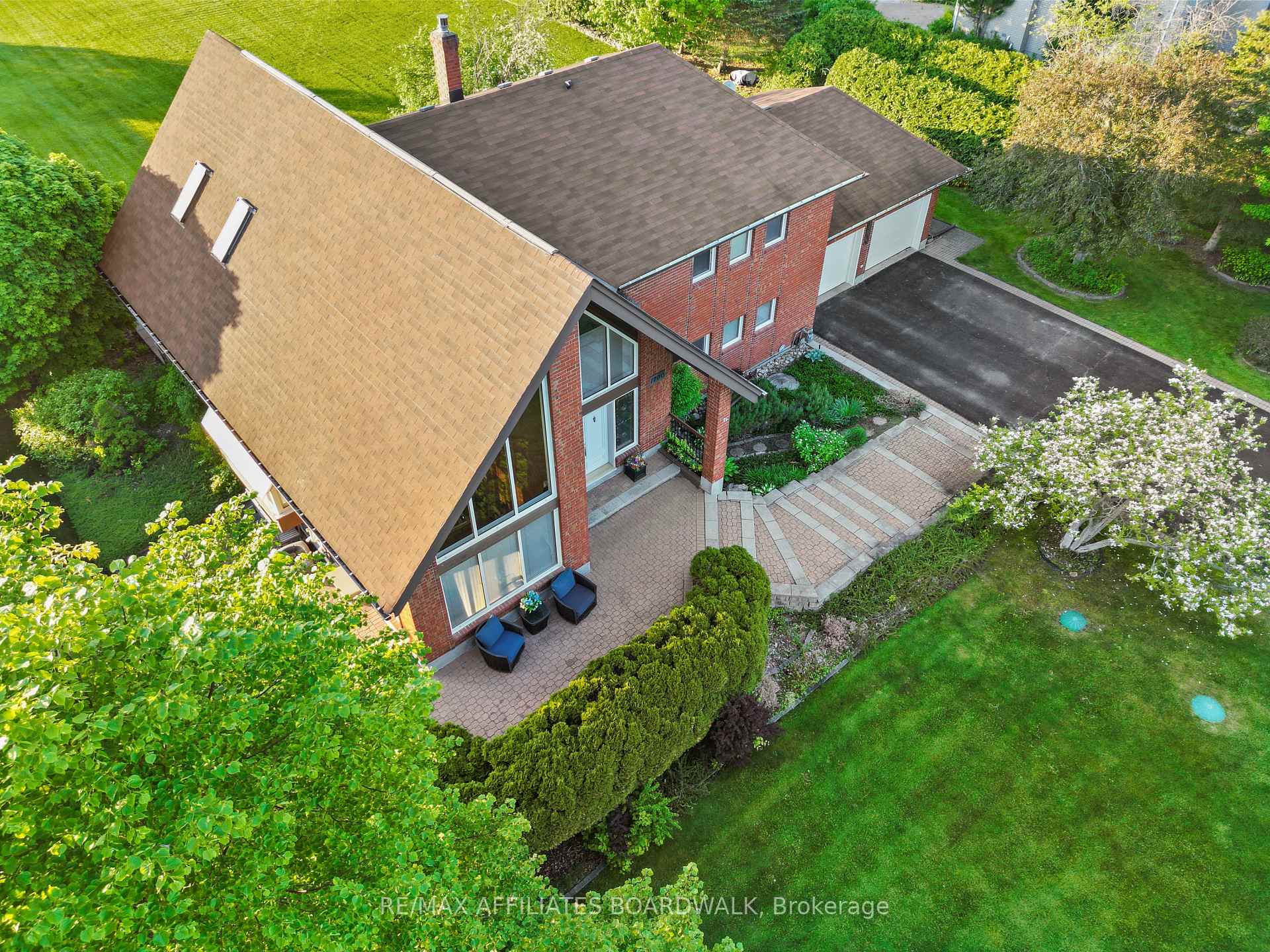 Photo 5 of 1700 Lakeshore Drive, Ottawa, Greely — HOMEH