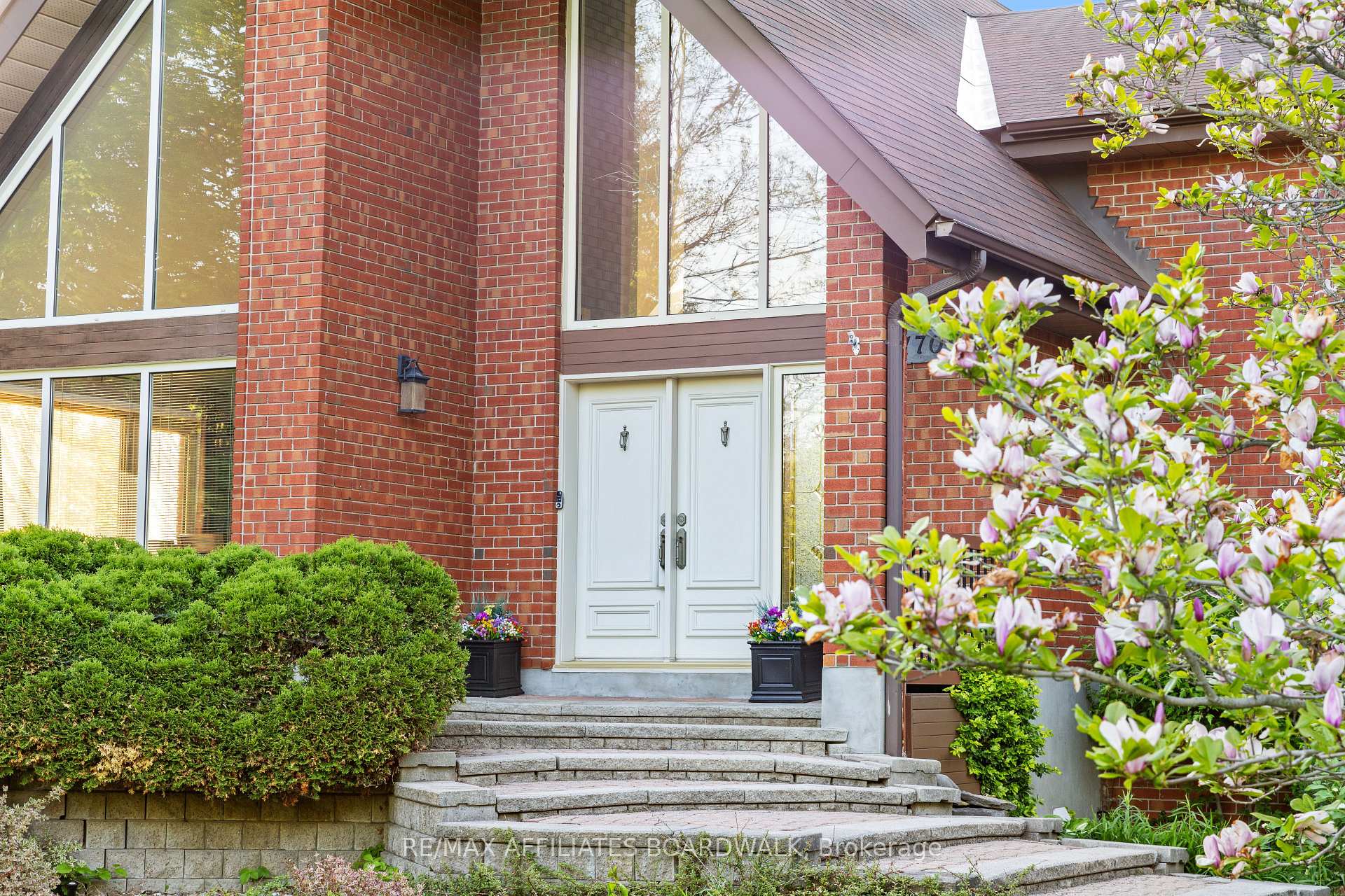 Photo 6 of 1700 Lakeshore Drive, Ottawa, Greely — HOMEH
