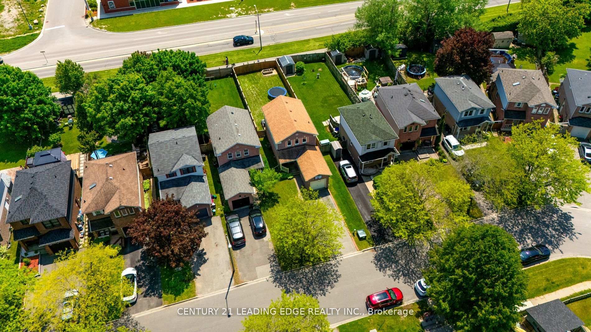 Photo 2 of 55 Turnberry Crescent, Clarington, Courtice — HOMEH