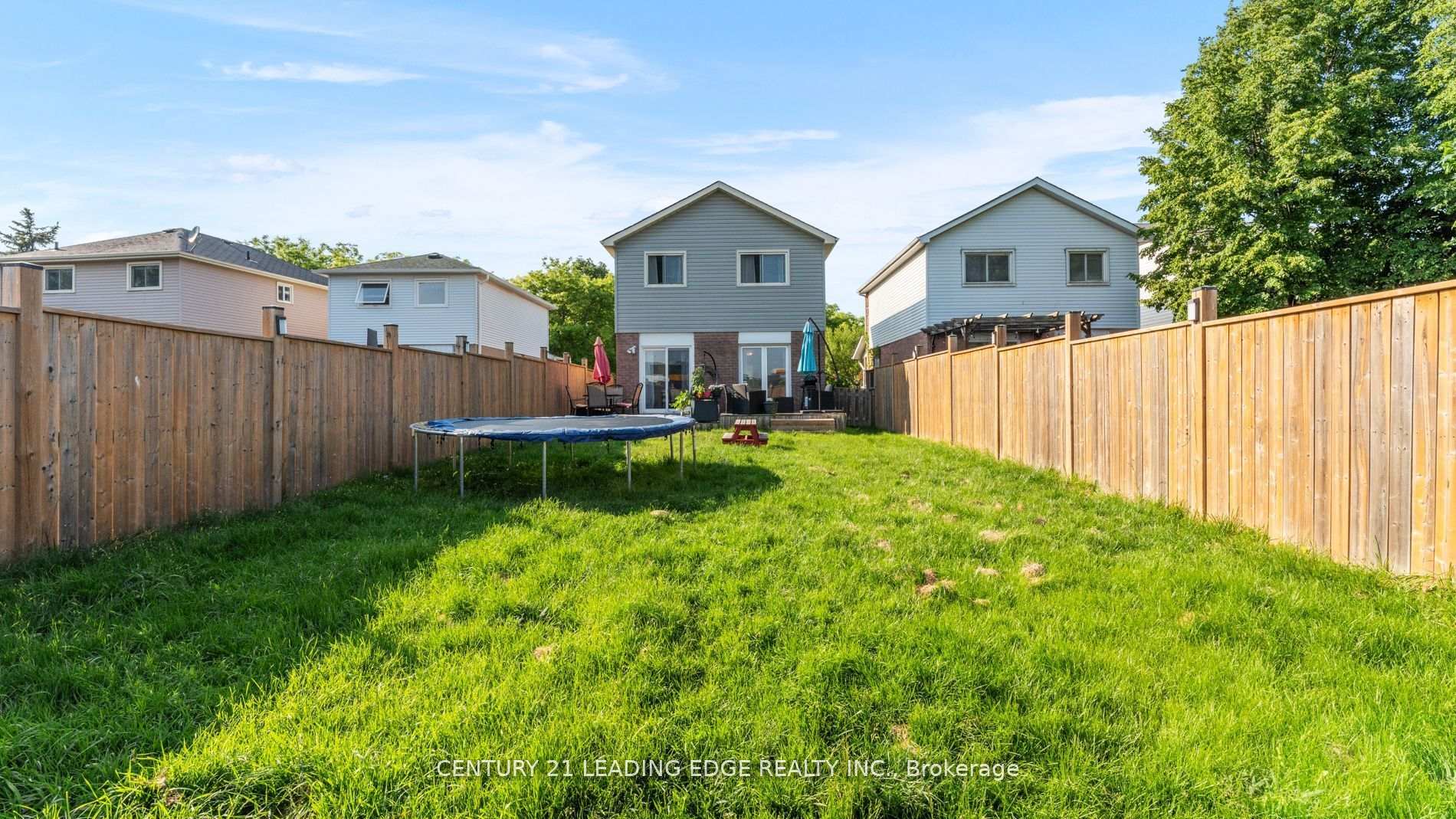 Photo 38 of 55 Turnberry Crescent, Clarington, Courtice — HOMEH