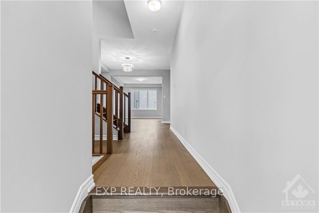 Photo 2 of 522 Flagstaff Drive, Ottawa, Barrhaven - Half Moon Bay — HOMEH