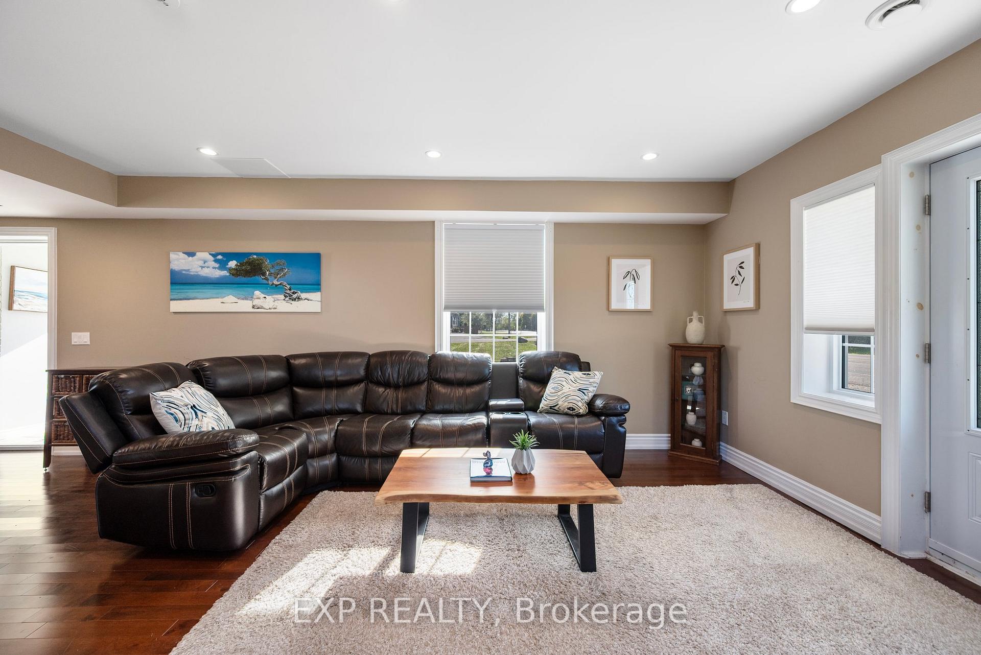 Photo 8 of 1597 Metro Road N, Georgina, Historic Lakeshore Communities — HOMEH