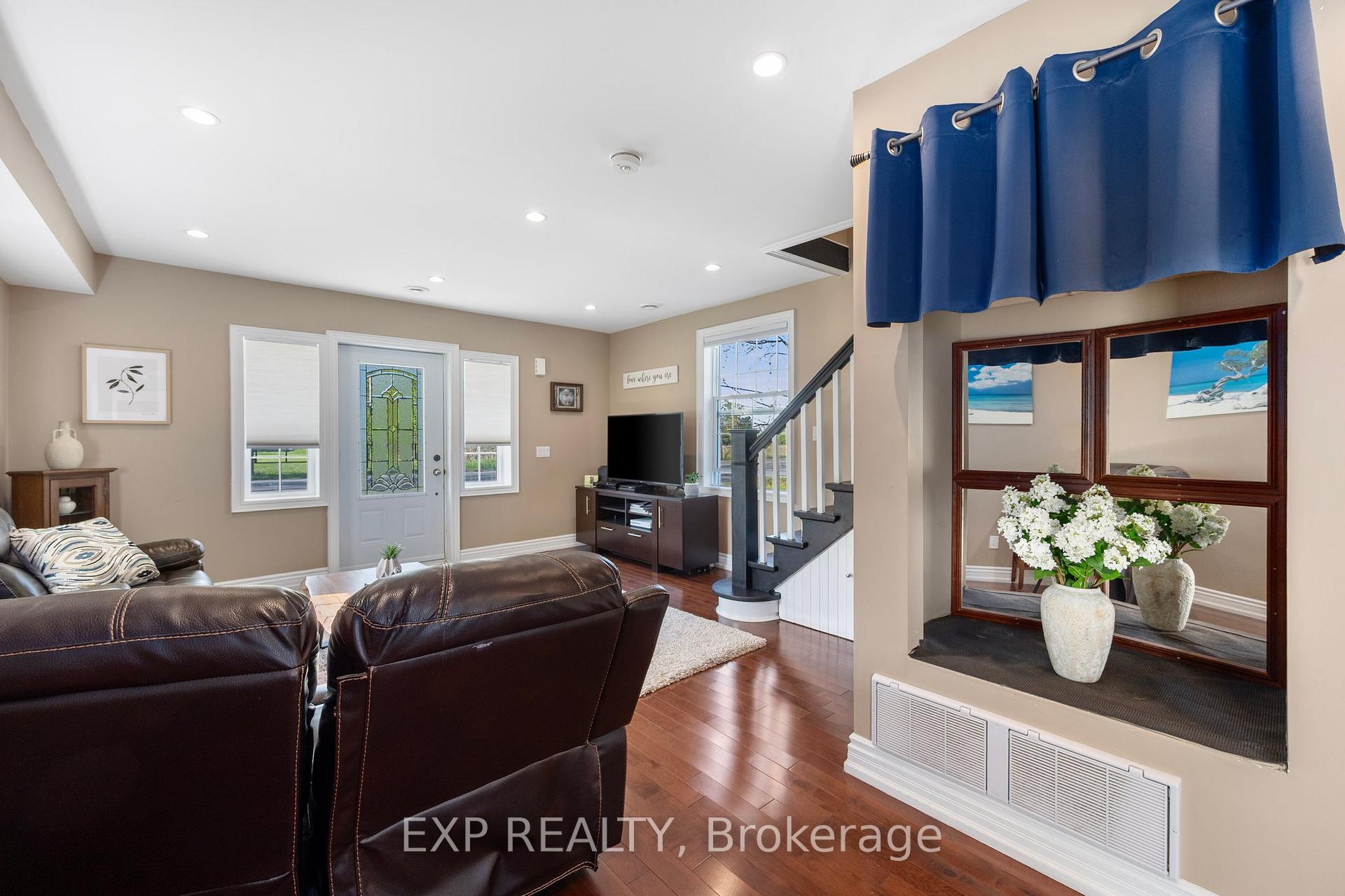 Photo 11 of 1597 Metro Road N, Georgina, Historic Lakeshore Communities — HOMEH