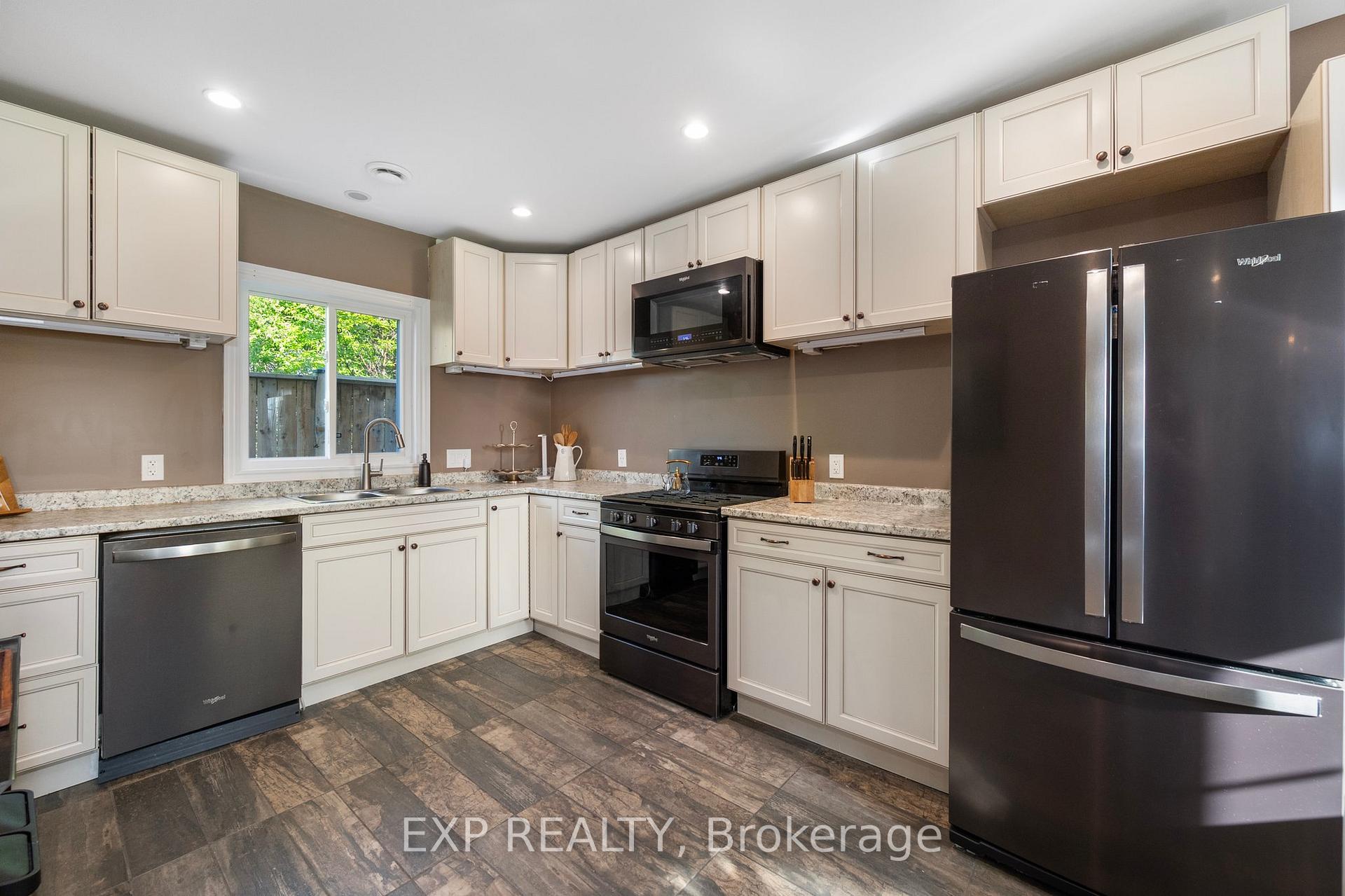 Photo 15 of 1597 Metro Road N, Georgina, Historic Lakeshore Communities — HOMEH