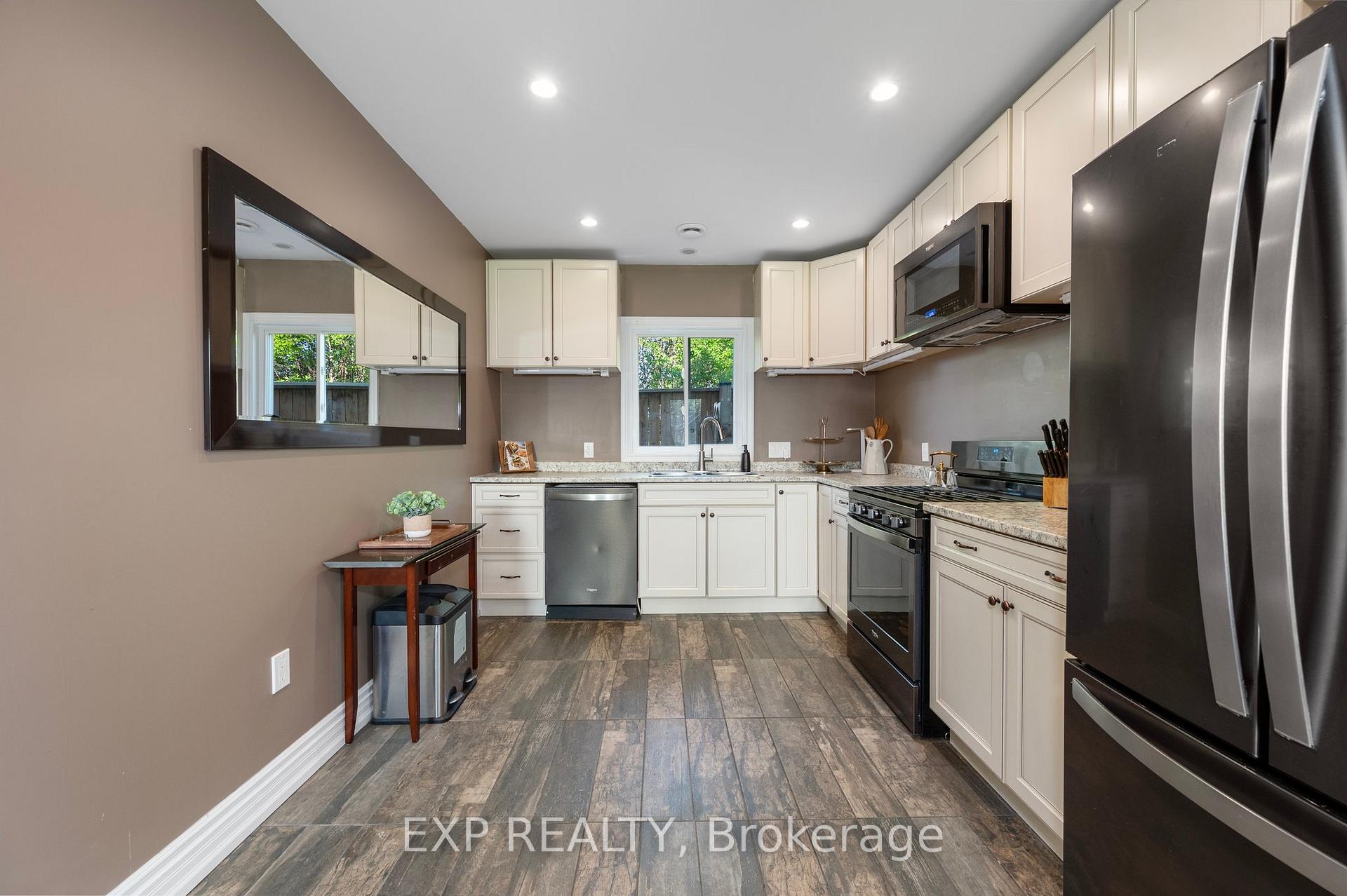 Photo 16 of 1597 Metro Road N, Georgina, Historic Lakeshore Communities — HOMEH