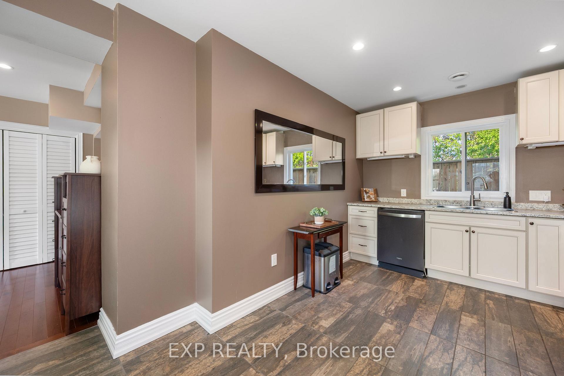 Photo 17 of 1597 Metro Road N, Georgina, Historic Lakeshore Communities — HOMEH