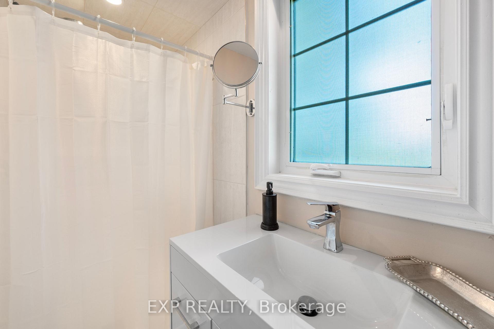 Photo 21 of 1597 Metro Road N, Georgina, Historic Lakeshore Communities — HOMEH
