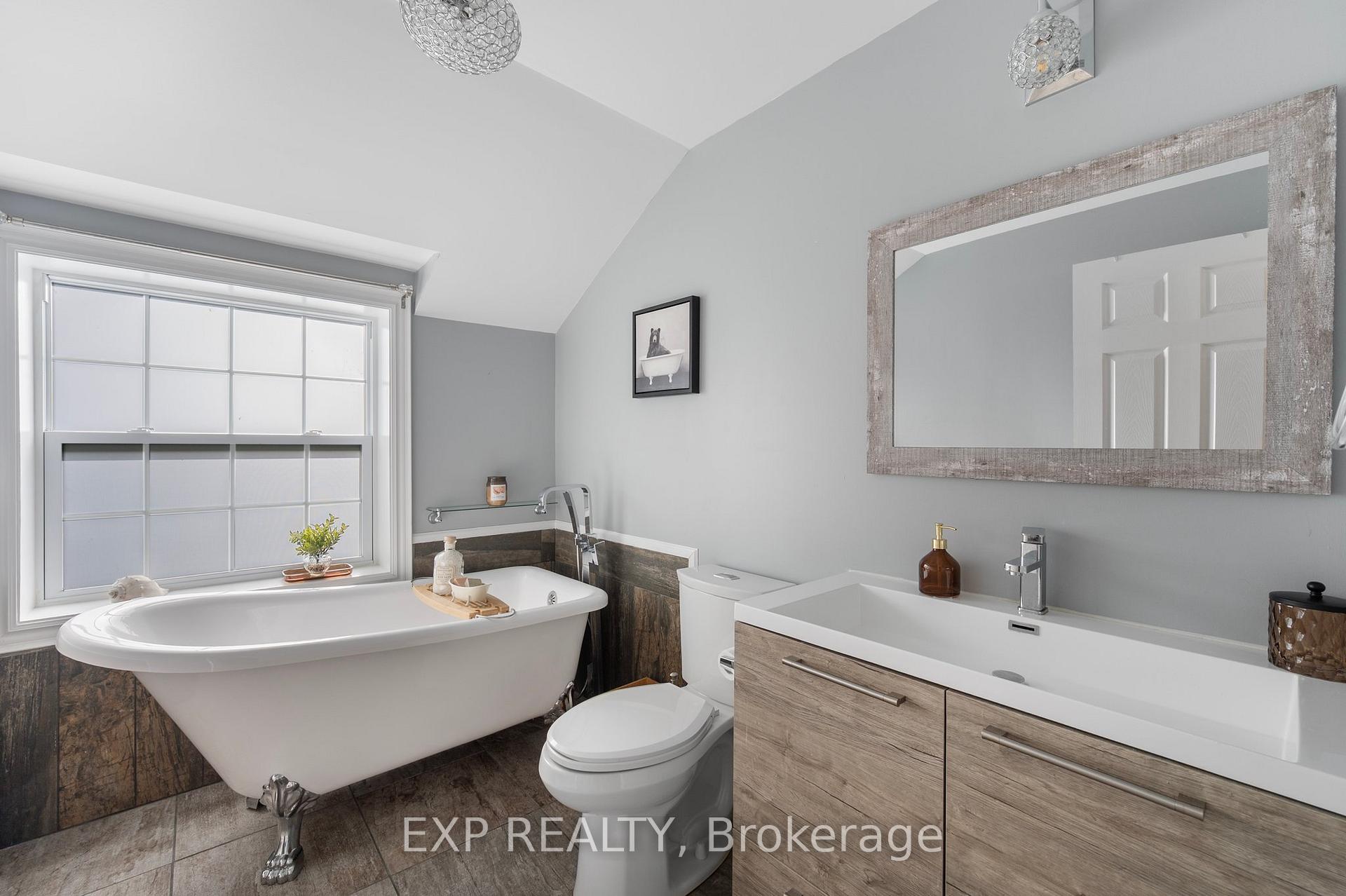 Photo 27 of 1597 Metro Road N, Georgina, Historic Lakeshore Communities — HOMEH