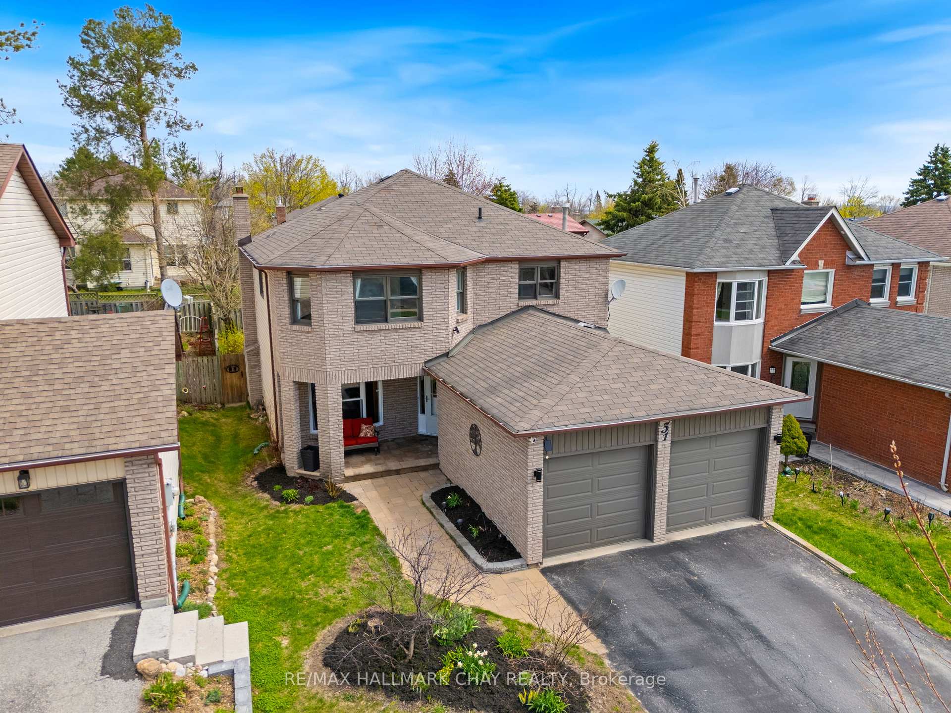 Photo 1 of 51 Shakespeare Crescent, Barrie, Letitia Heights — HOMEH