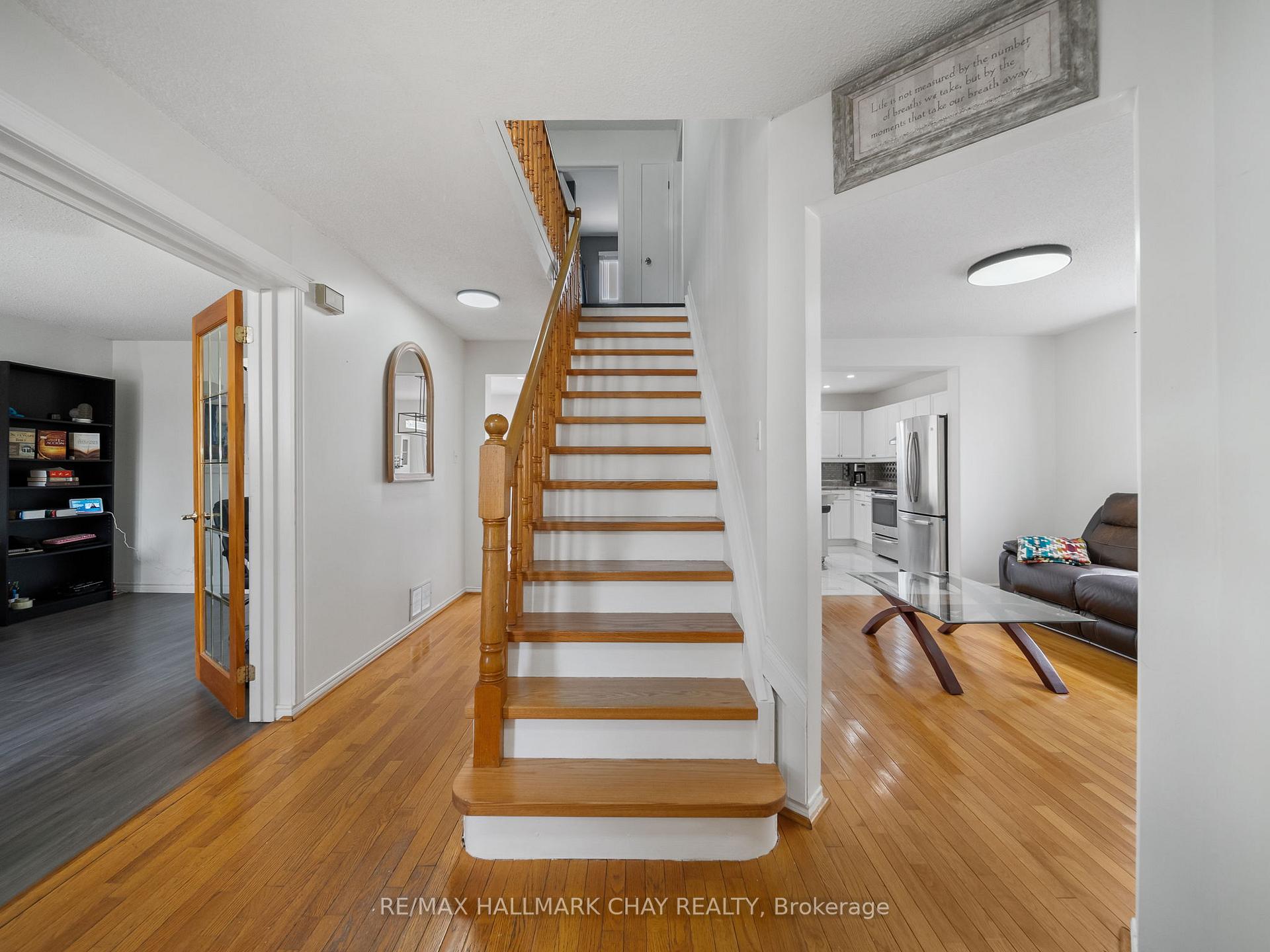 Photo 4 of 51 Shakespeare Crescent, Barrie, Letitia Heights — HOMEH