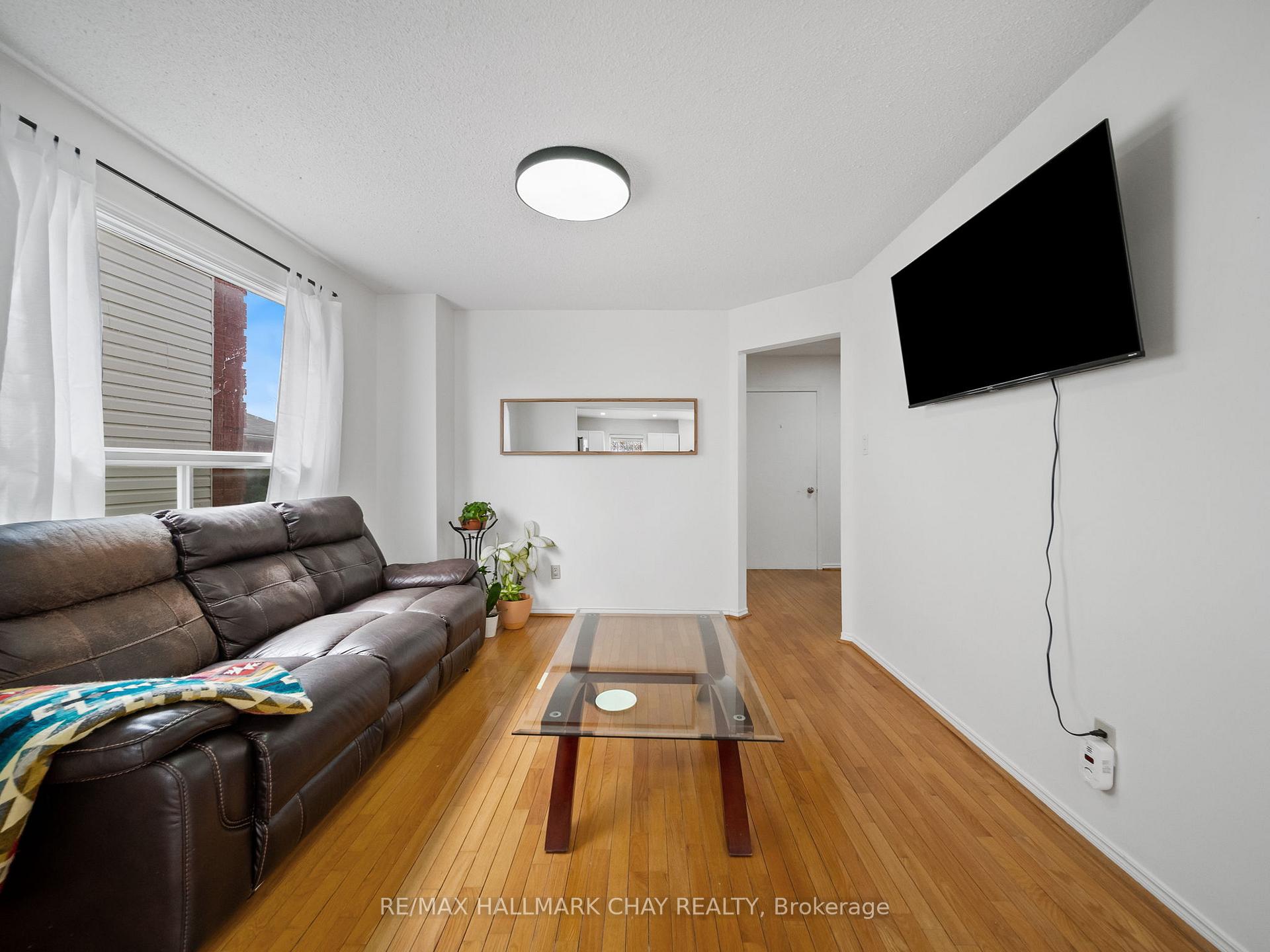 Photo 10 of 51 Shakespeare Crescent, Barrie, Letitia Heights — HOMEH