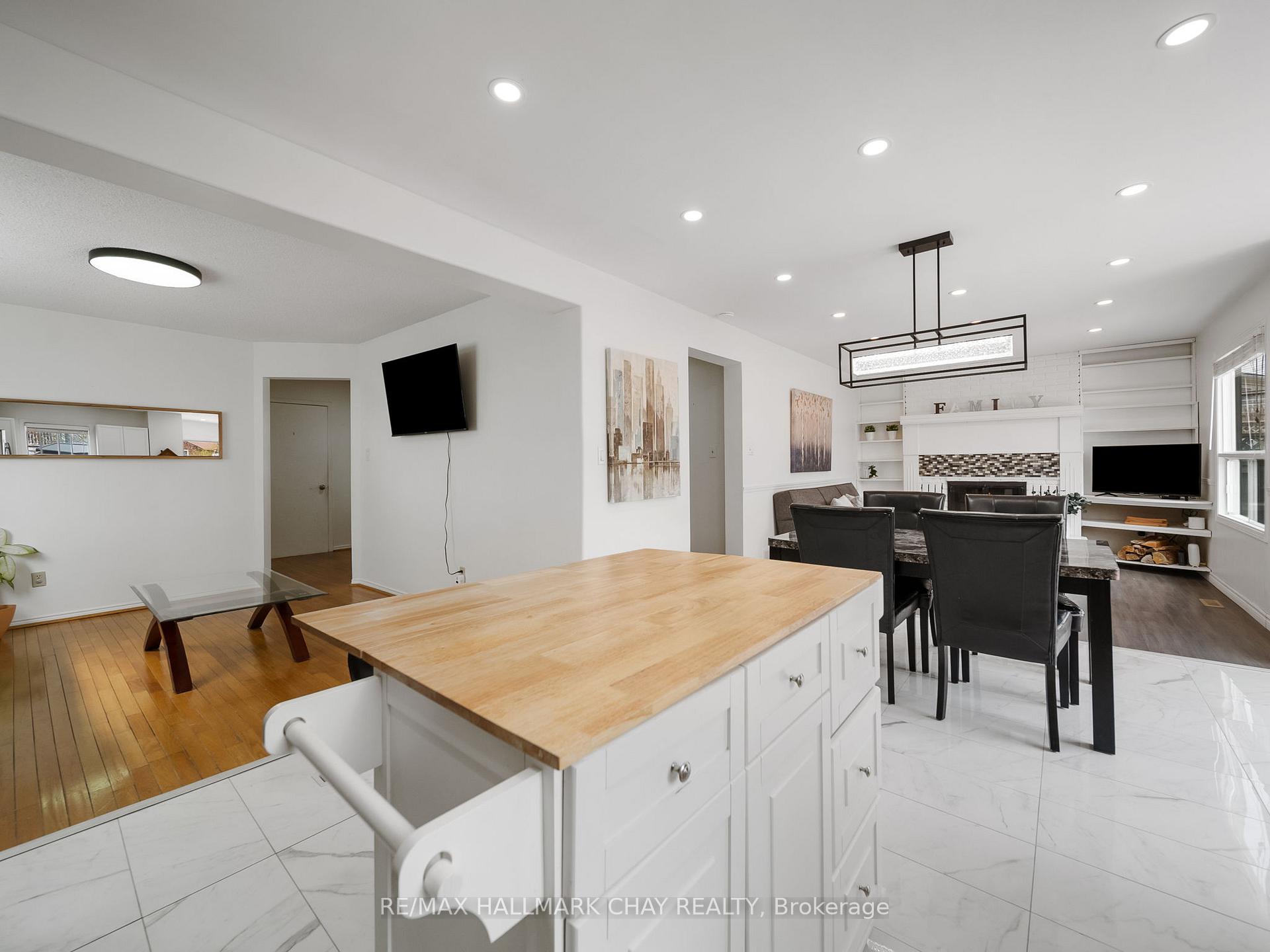 Photo 14 of 51 Shakespeare Crescent, Barrie, Letitia Heights — HOMEH