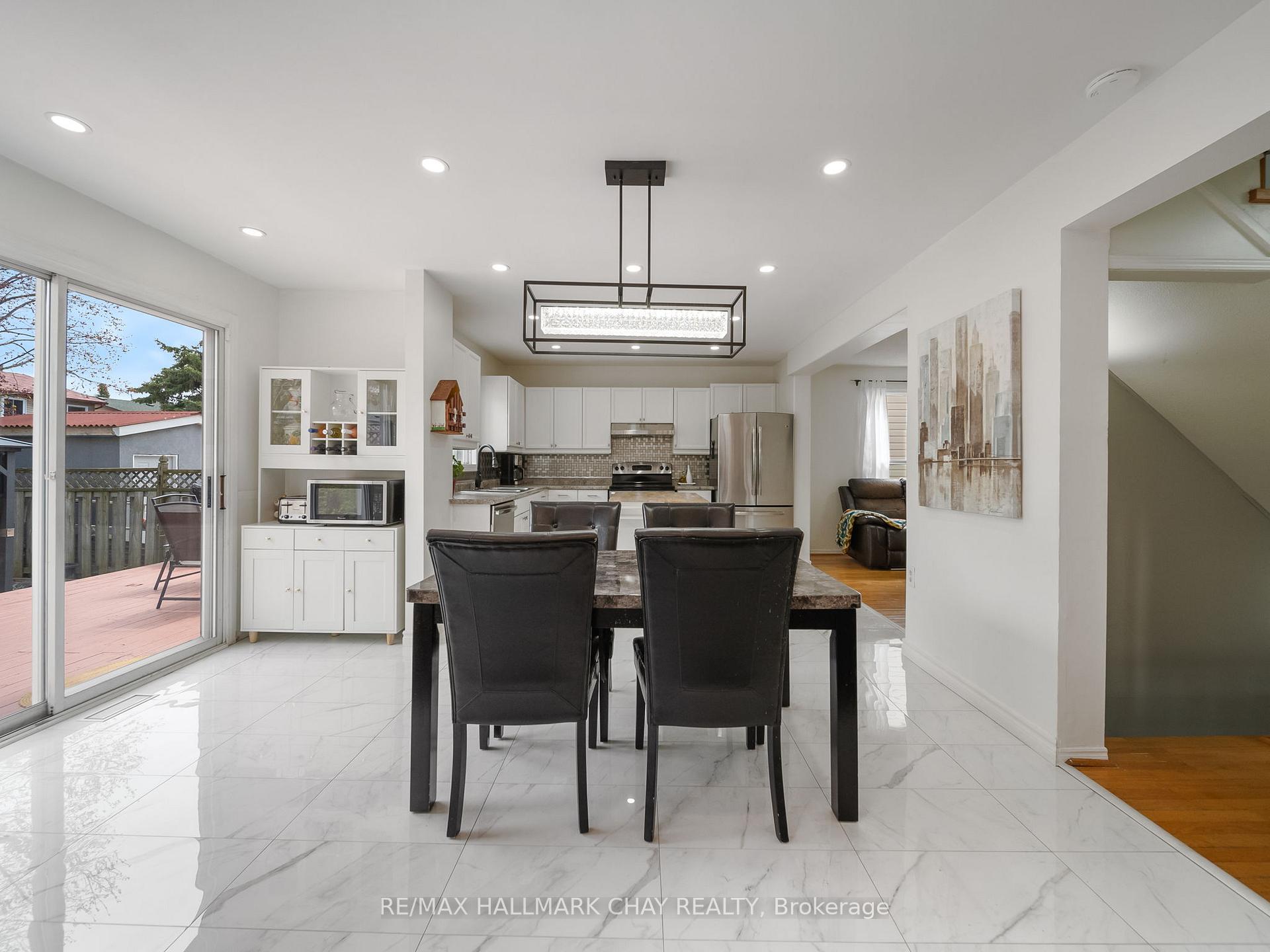 Photo 16 of 51 Shakespeare Crescent, Barrie, Letitia Heights — HOMEH