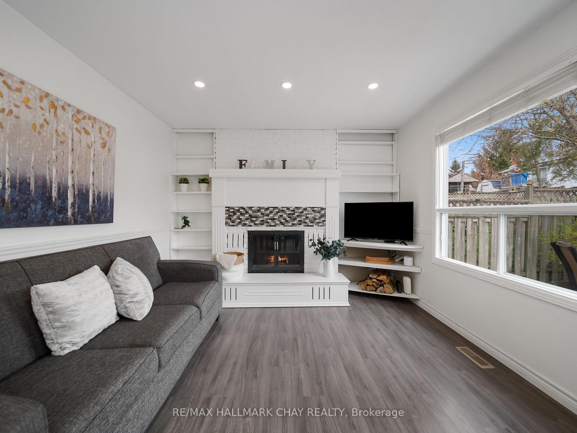 Photo 18 of 51 Shakespeare Crescent, Barrie, Letitia Heights — HOMEH