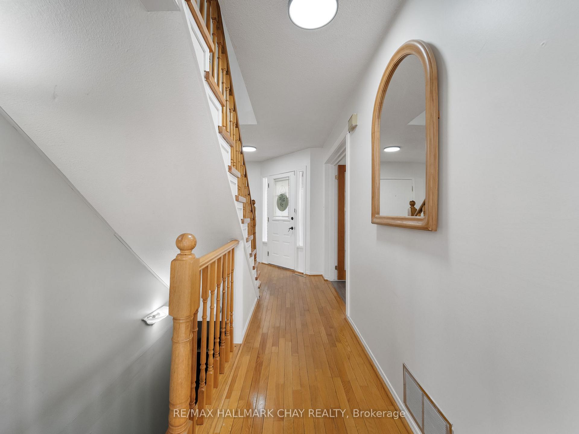 Photo 21 of 51 Shakespeare Crescent, Barrie, Letitia Heights — HOMEH