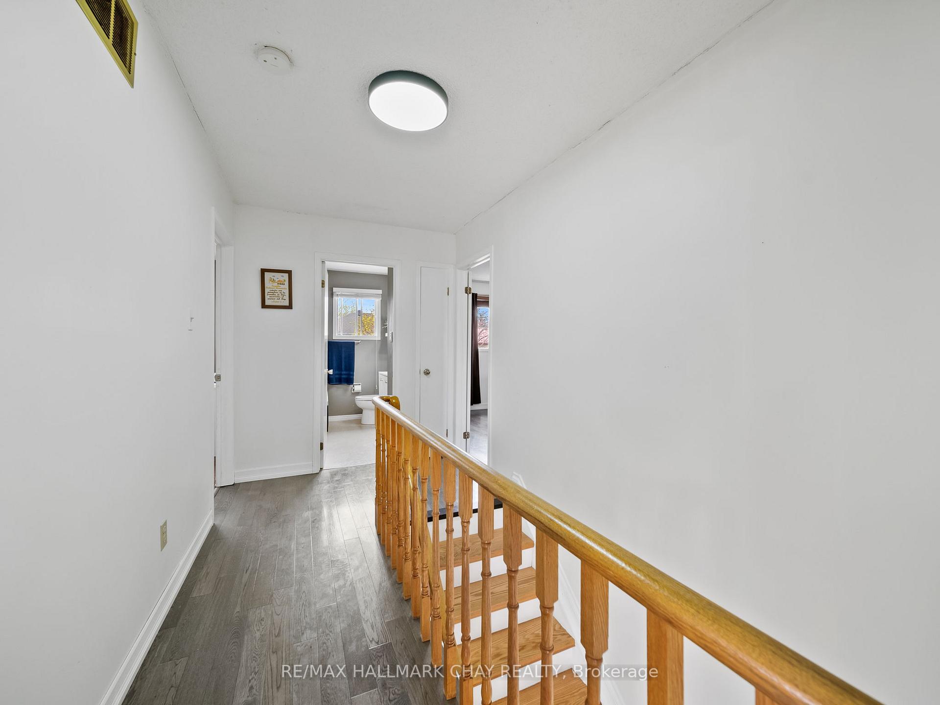 Photo 24 of 51 Shakespeare Crescent, Barrie, Letitia Heights — HOMEH