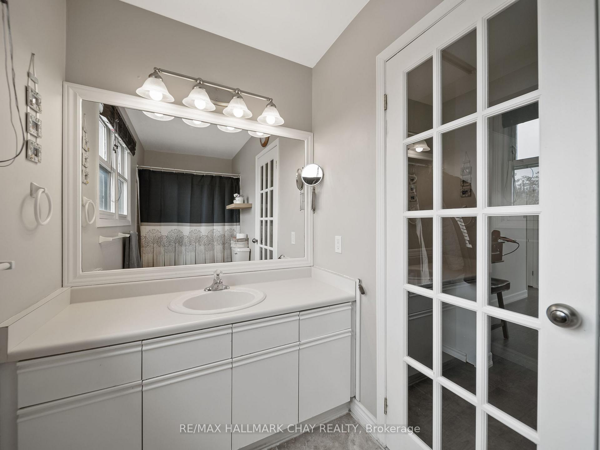 Photo 28 of 51 Shakespeare Crescent, Barrie, Letitia Heights — HOMEH