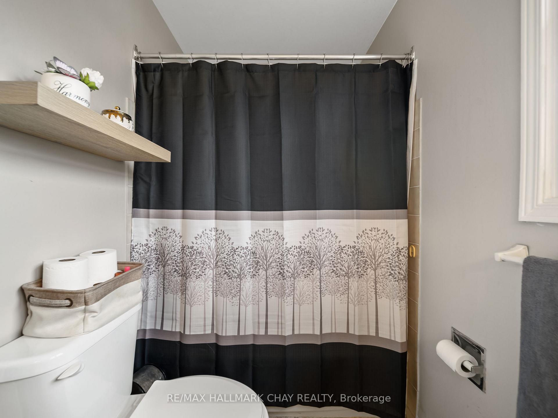 Photo 29 of 51 Shakespeare Crescent, Barrie, Letitia Heights — HOMEH