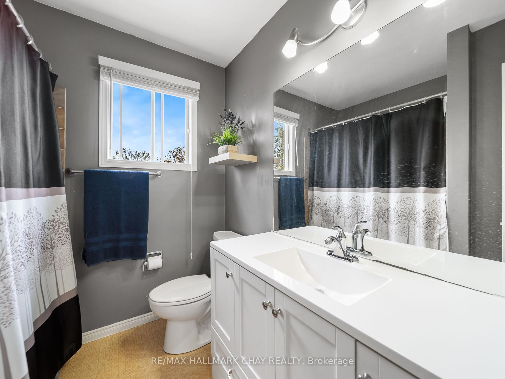 Photo 30 of 51 Shakespeare Crescent, Barrie, Letitia Heights — HOMEH