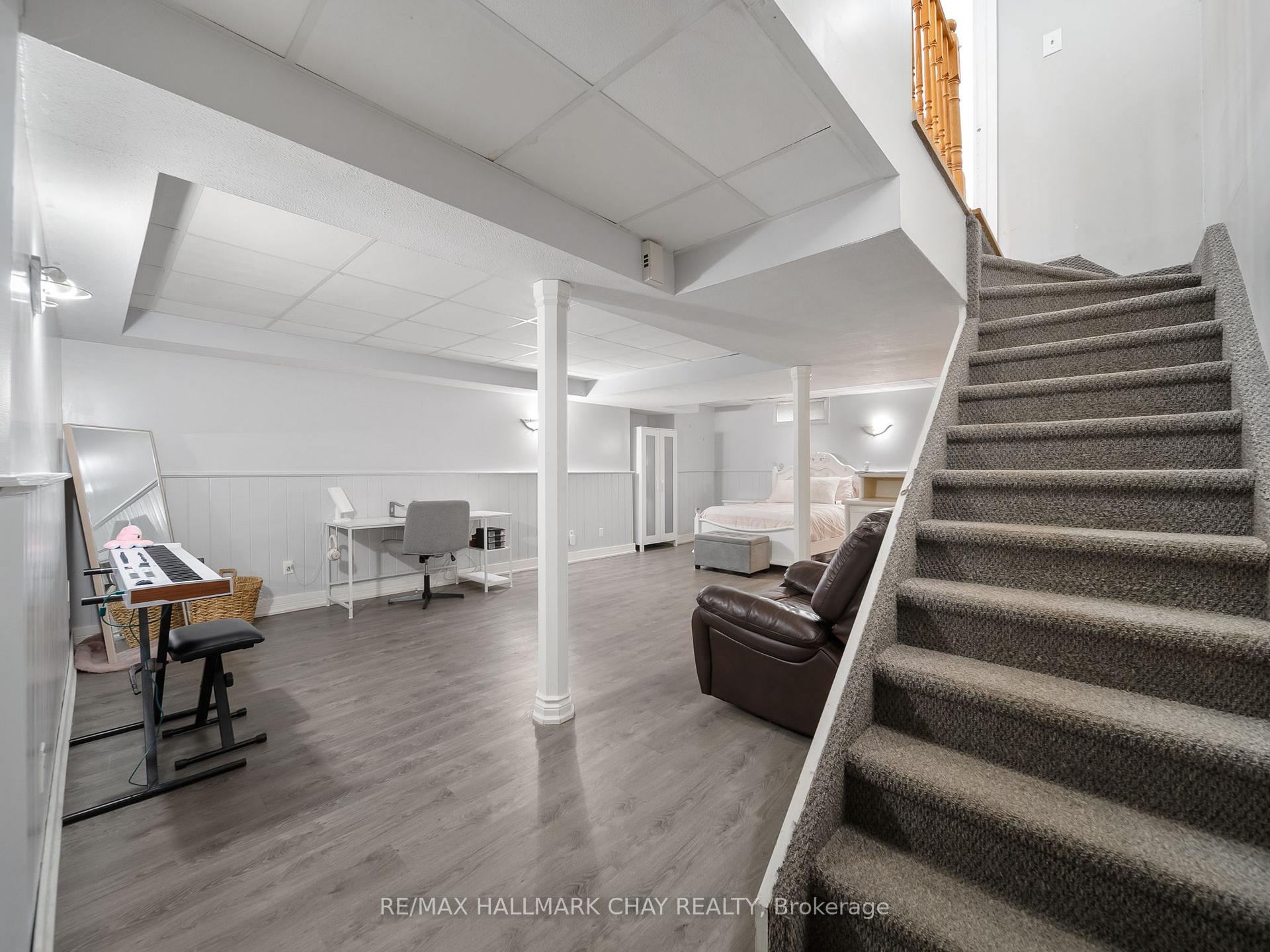 Photo 35 of 51 Shakespeare Crescent, Barrie, Letitia Heights — HOMEH