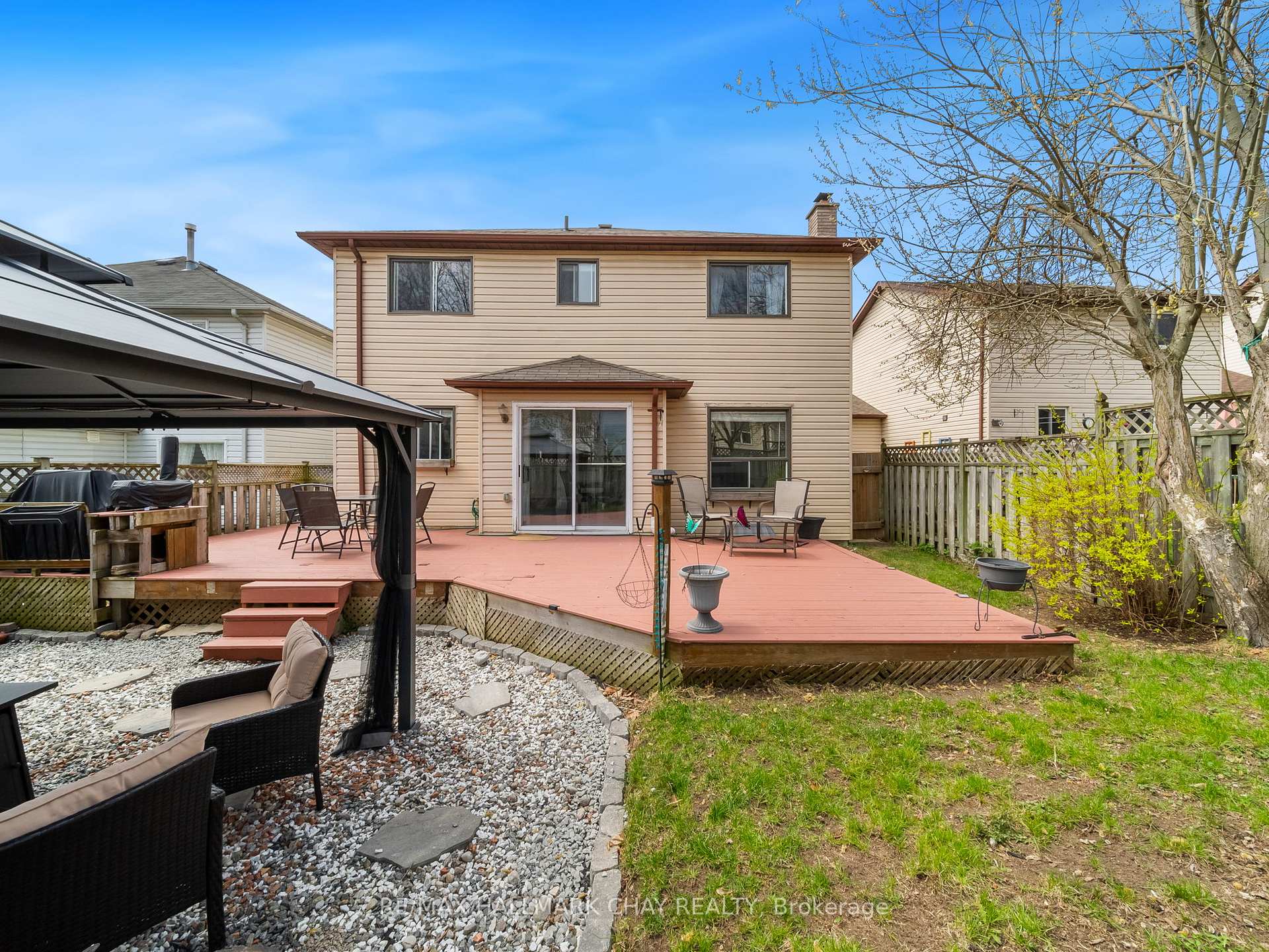 Photo 42 of 51 Shakespeare Crescent, Barrie, Letitia Heights — HOMEH