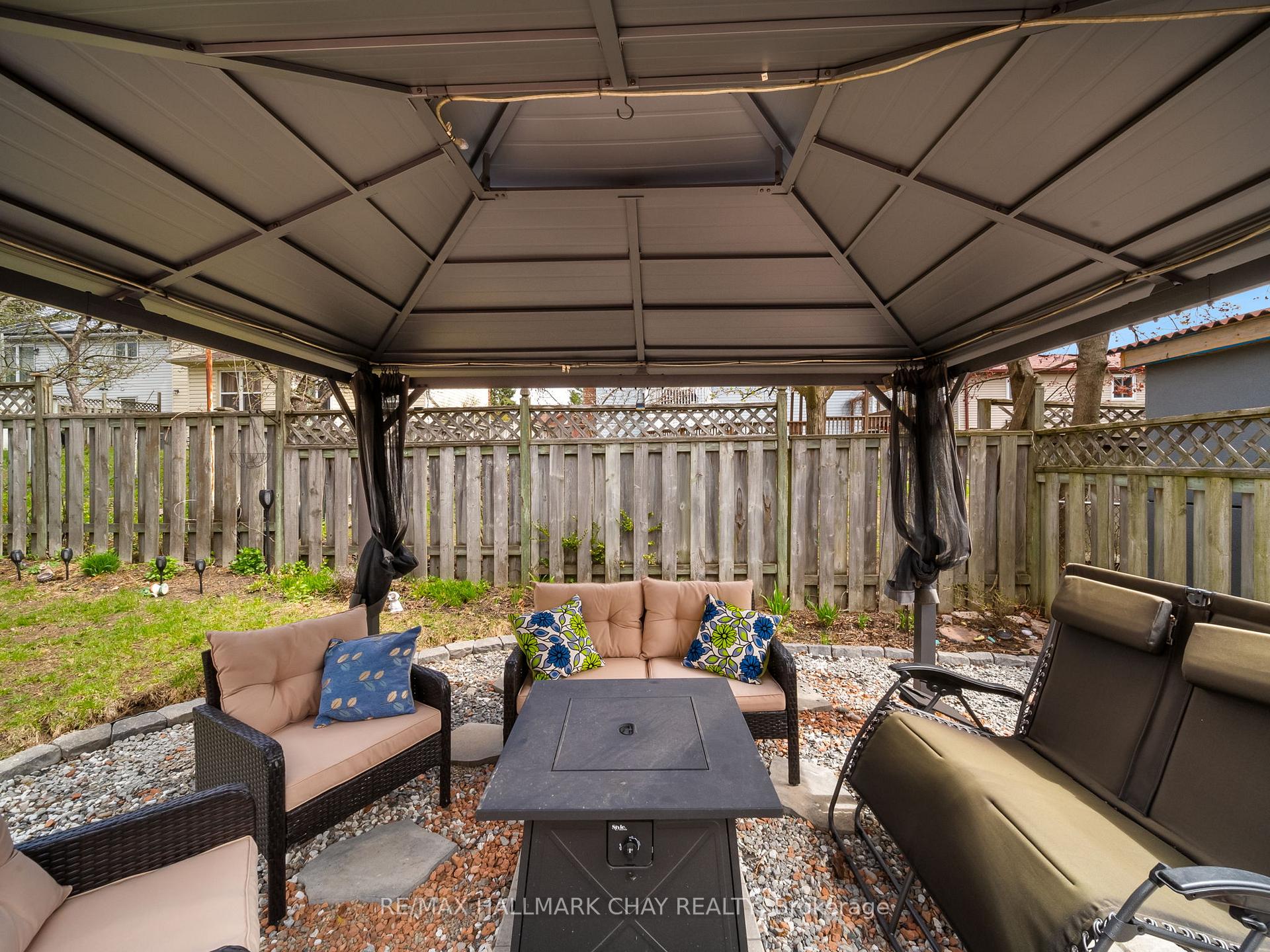 Photo 43 of 51 Shakespeare Crescent, Barrie, Letitia Heights — HOMEH