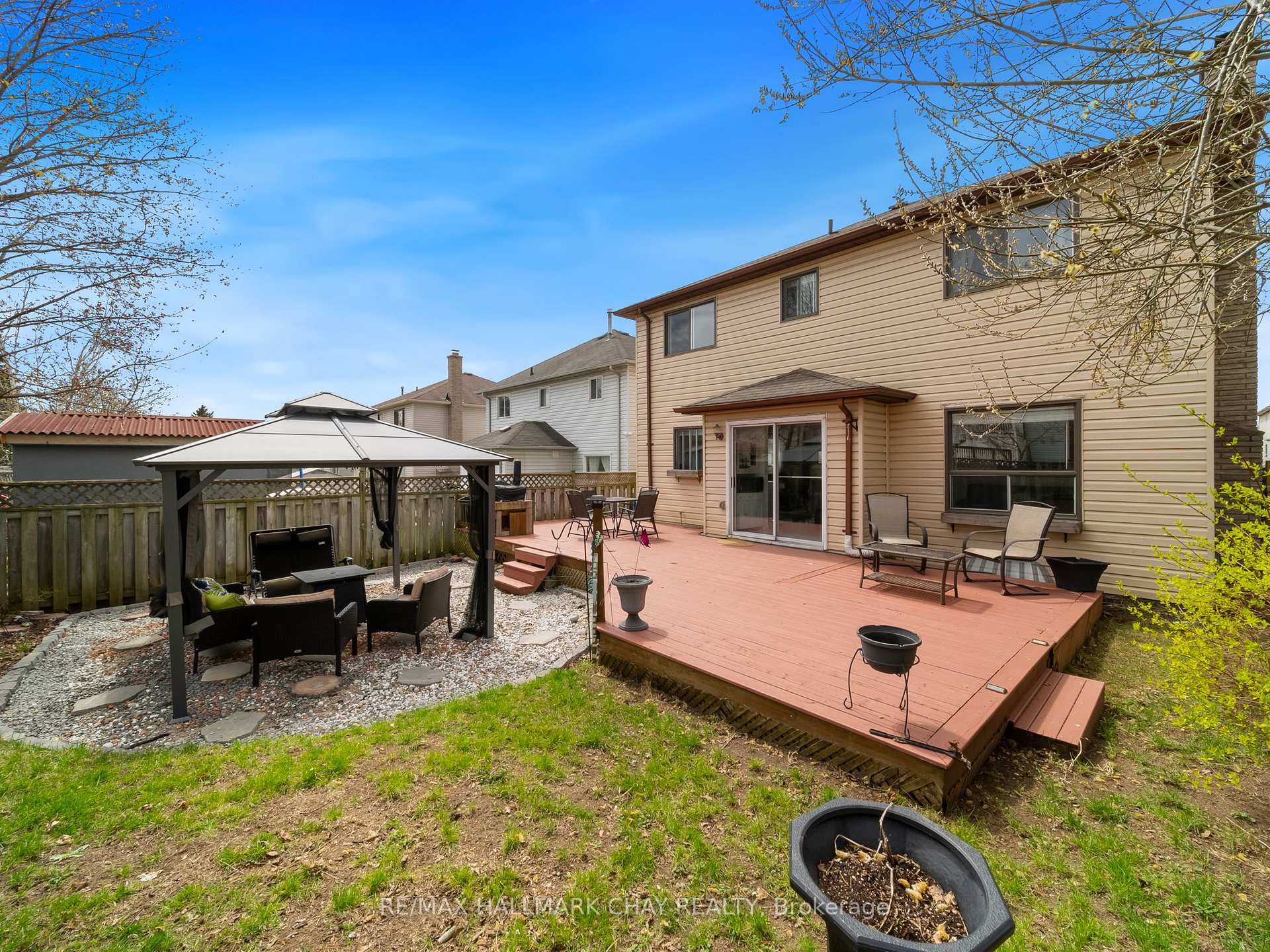 Photo 44 of 51 Shakespeare Crescent, Barrie, Letitia Heights — HOMEH
