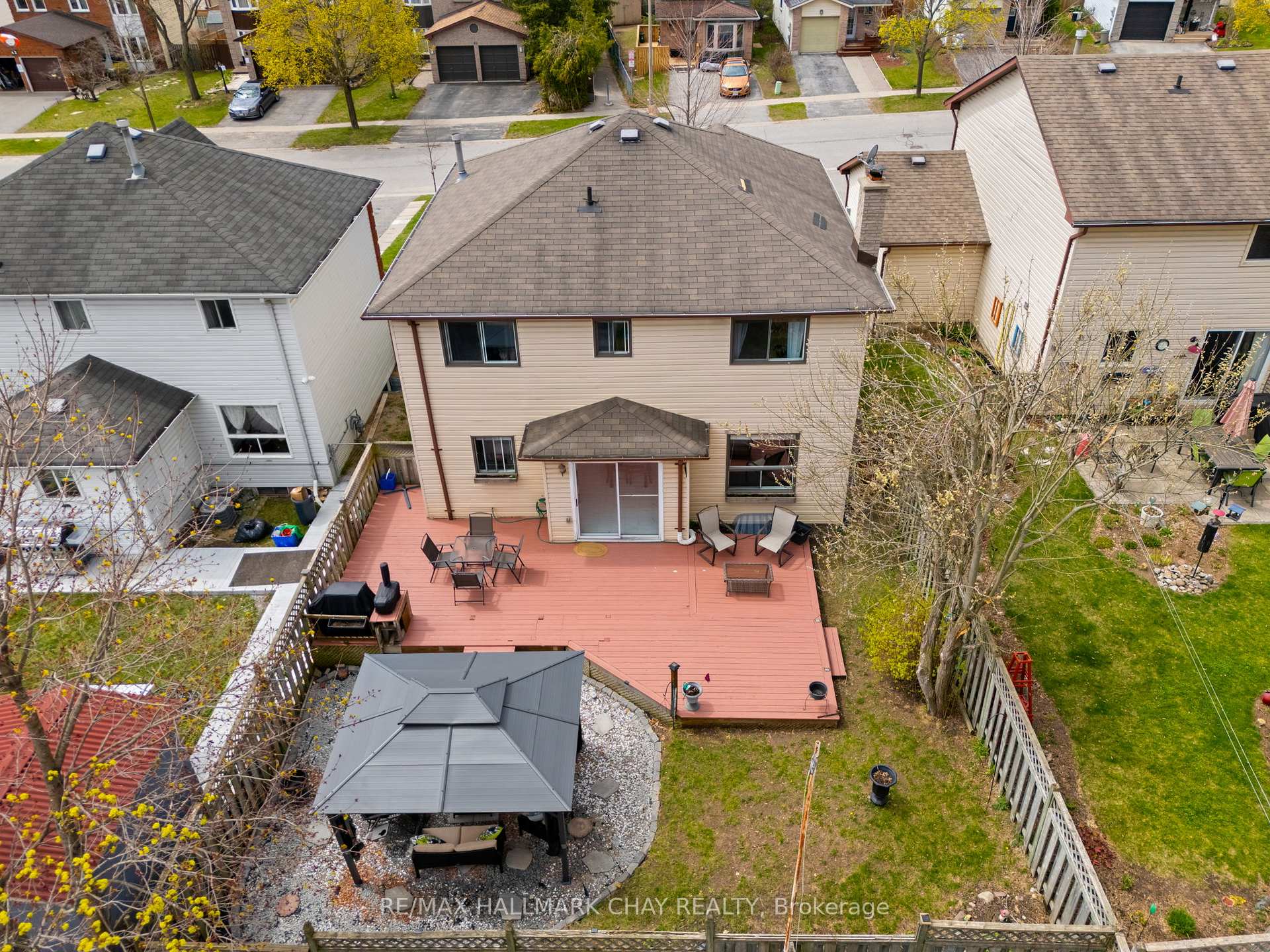 Photo 46 of 51 Shakespeare Crescent, Barrie, Letitia Heights — HOMEH