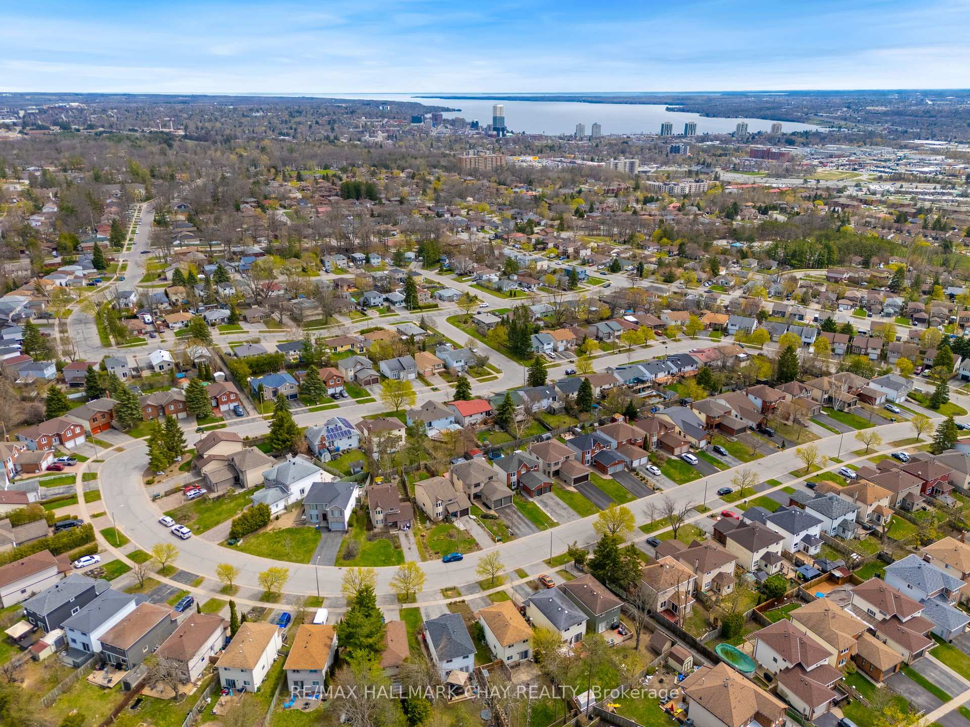 Photo 48 of 51 Shakespeare Crescent, Barrie, Letitia Heights — HOMEH