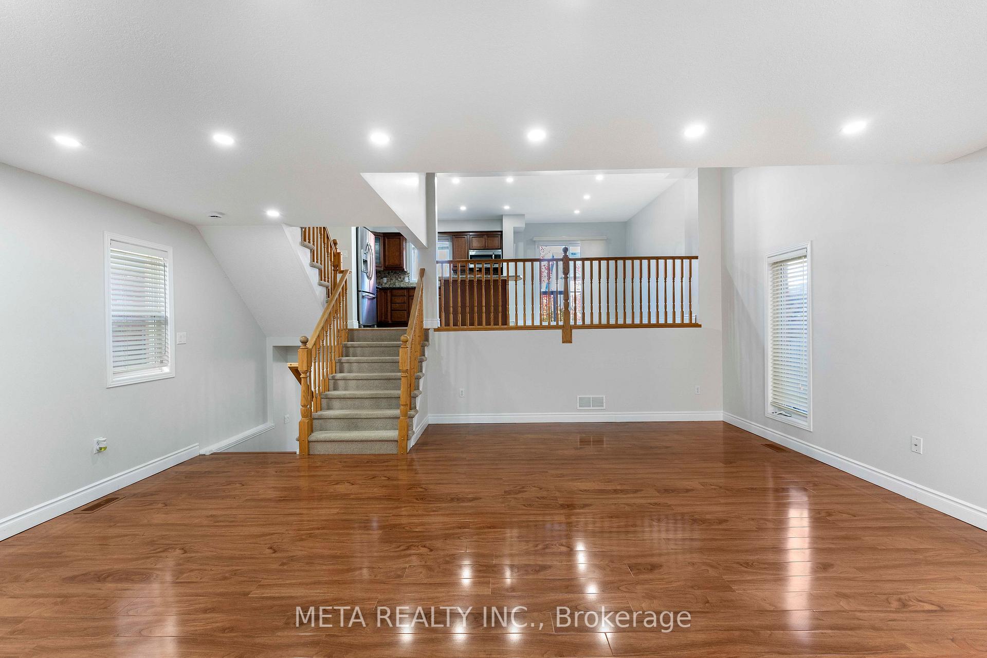 Photo 3 of 159 Lynch Circle, Guelph, Pineridge/Westminster Woods — HOMEH