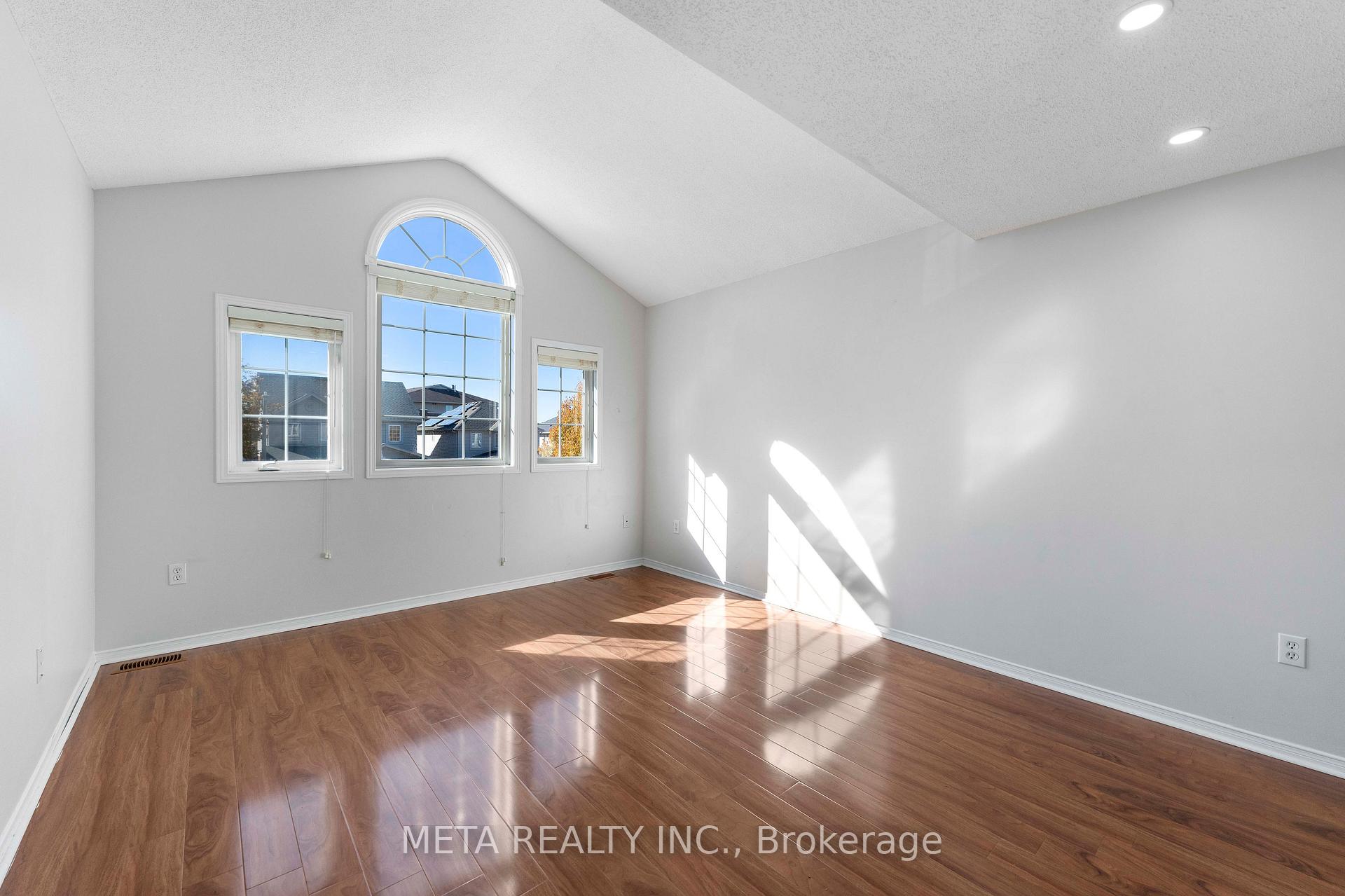 Photo 13 of 159 Lynch Circle, Guelph, Pineridge/Westminster Woods — HOMEH