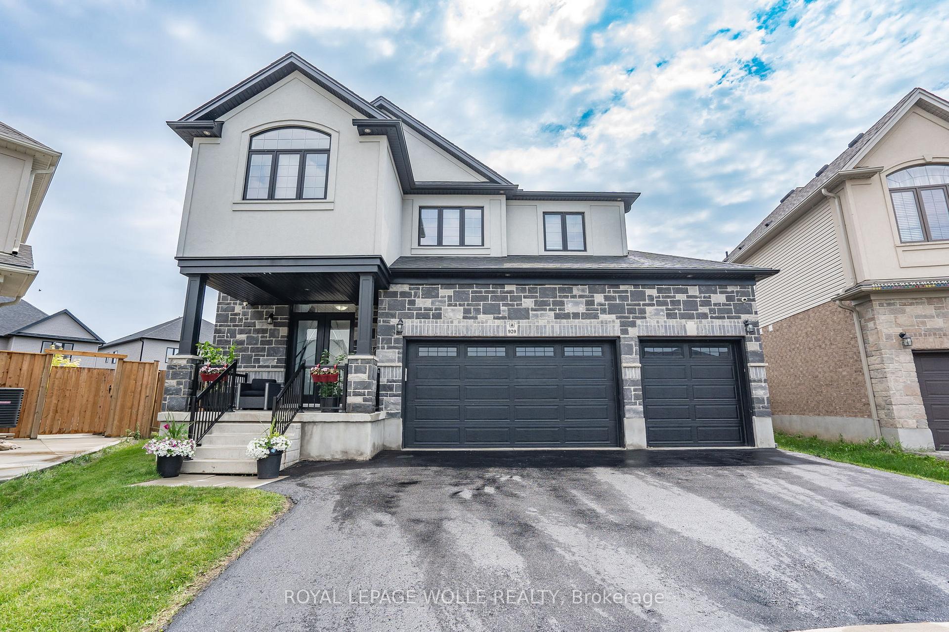 Front of 920 River Ridge Court