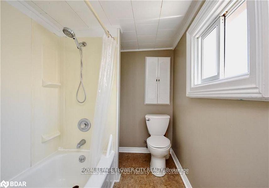 Photo 8 of 112 Laclie Street, Orillia — HOMEH