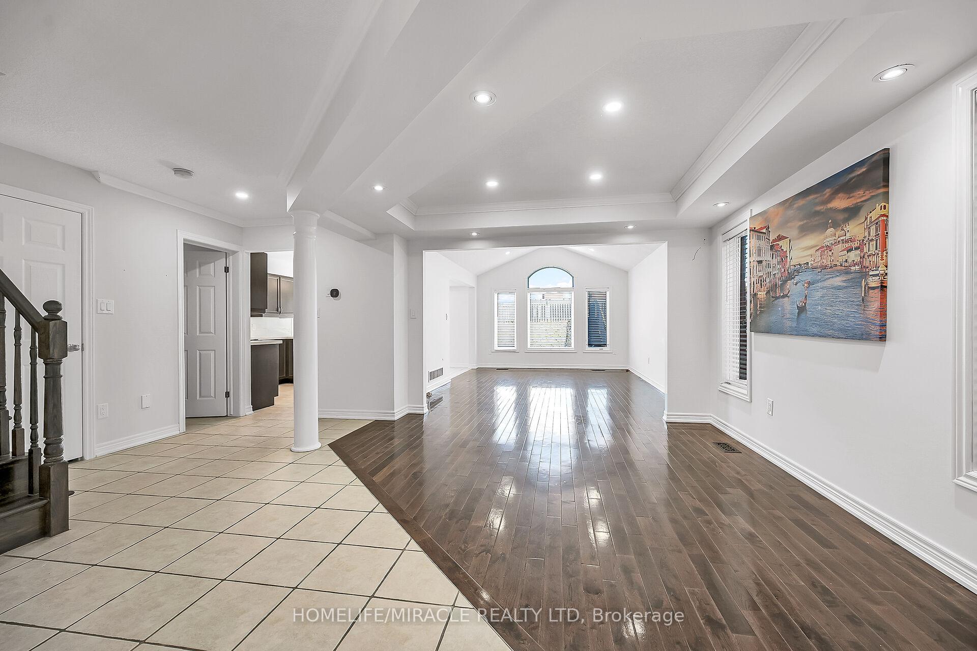 Photo 2 of 226 Spring valley Crescent E, Hamilton, Kernighan — HOMEH