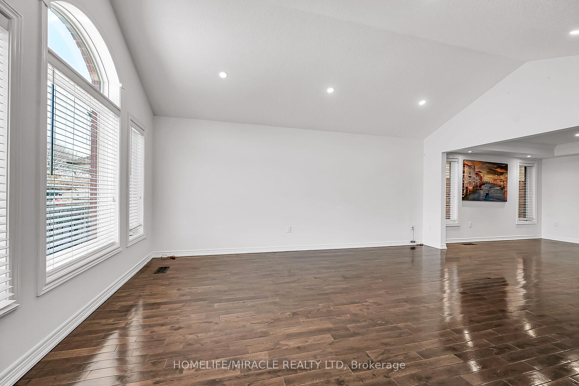 Photo 10 of 226 Spring valley Crescent E, Hamilton, Kernighan — HOMEH