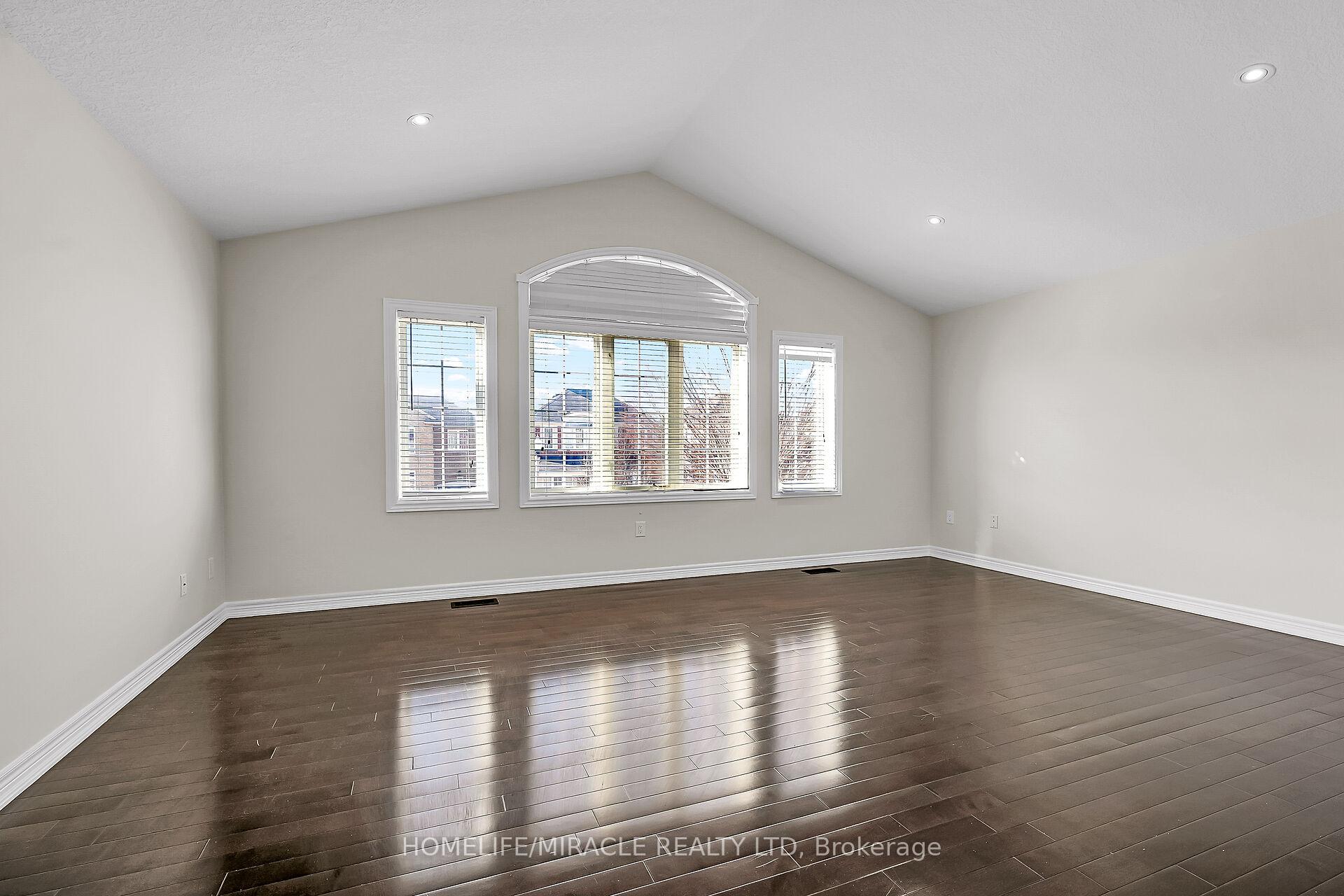 Photo 18 of 226 Spring valley Crescent E, Hamilton, Kernighan — HOMEH