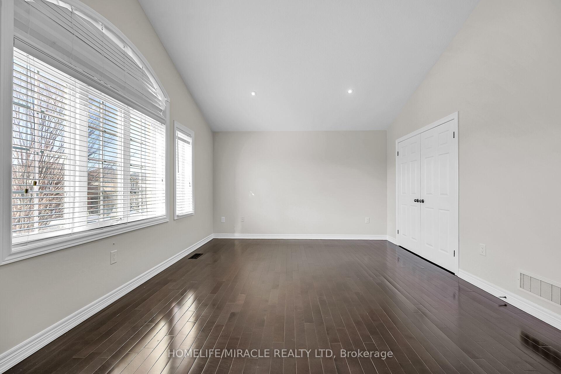 Photo 20 of 226 Spring valley Crescent E, Hamilton, Kernighan — HOMEH