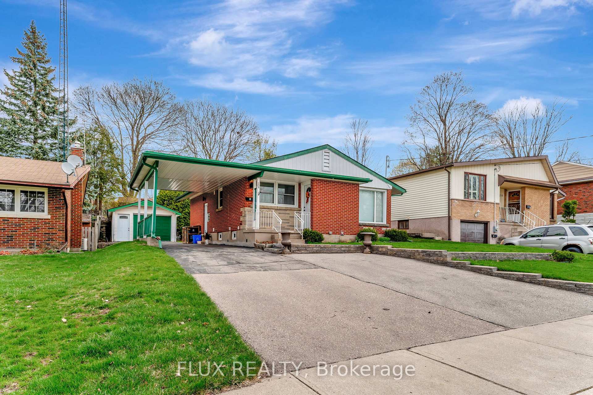 Photo 4 of 204 Clark Avenue, Kitchener — HOMEH