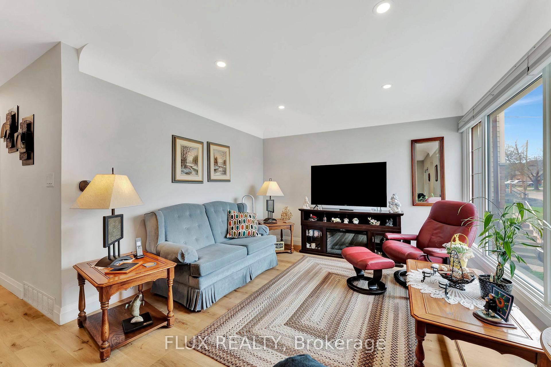 Photo 11 of 204 Clark Avenue, Kitchener — HOMEH