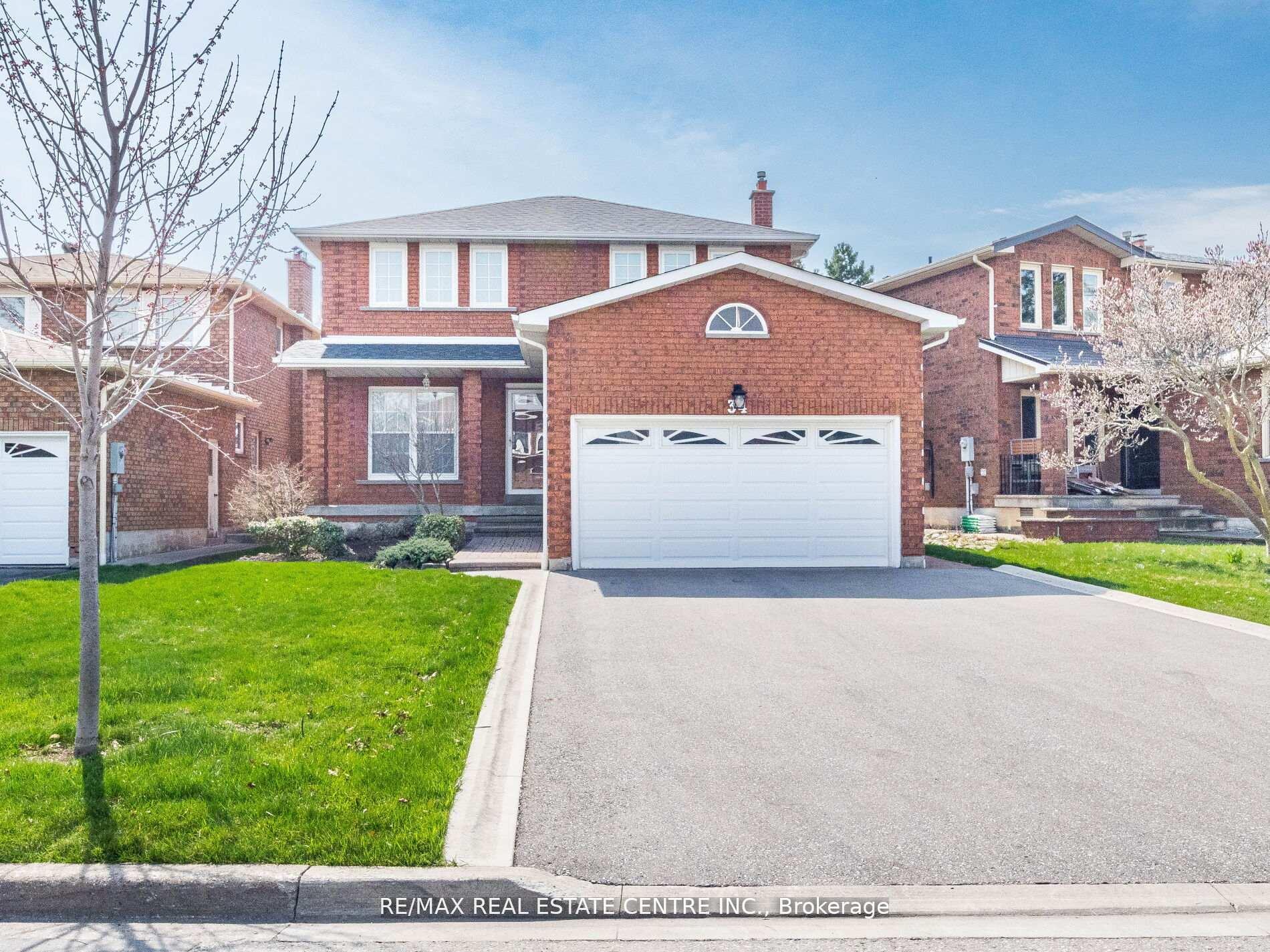Photo 1 of 34 Inverary Drive, Brampton, Fletcher's Creek South — HOMEH