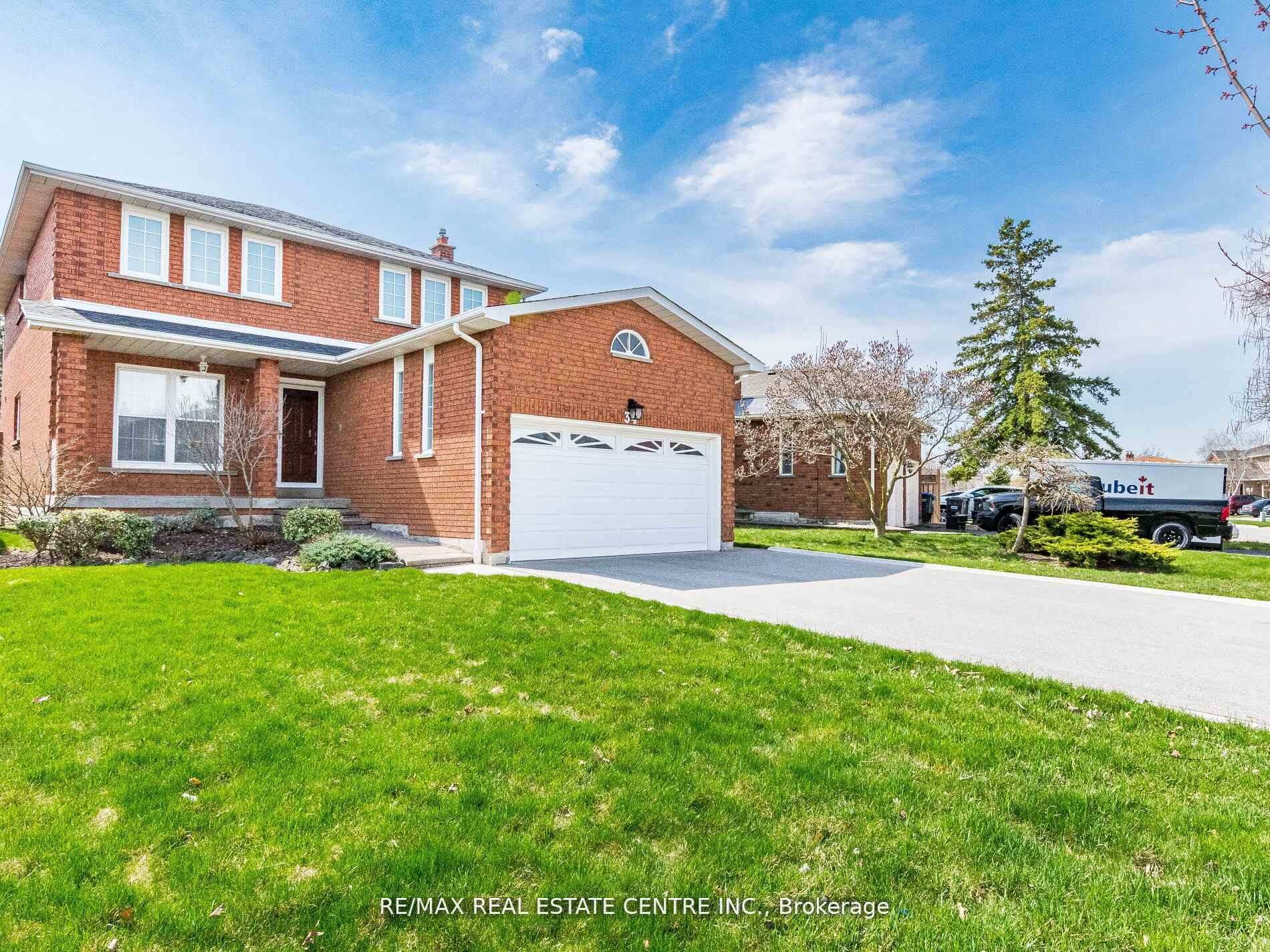 Photo 2 of 34 Inverary Drive, Brampton, Fletcher's Creek South — HOMEH