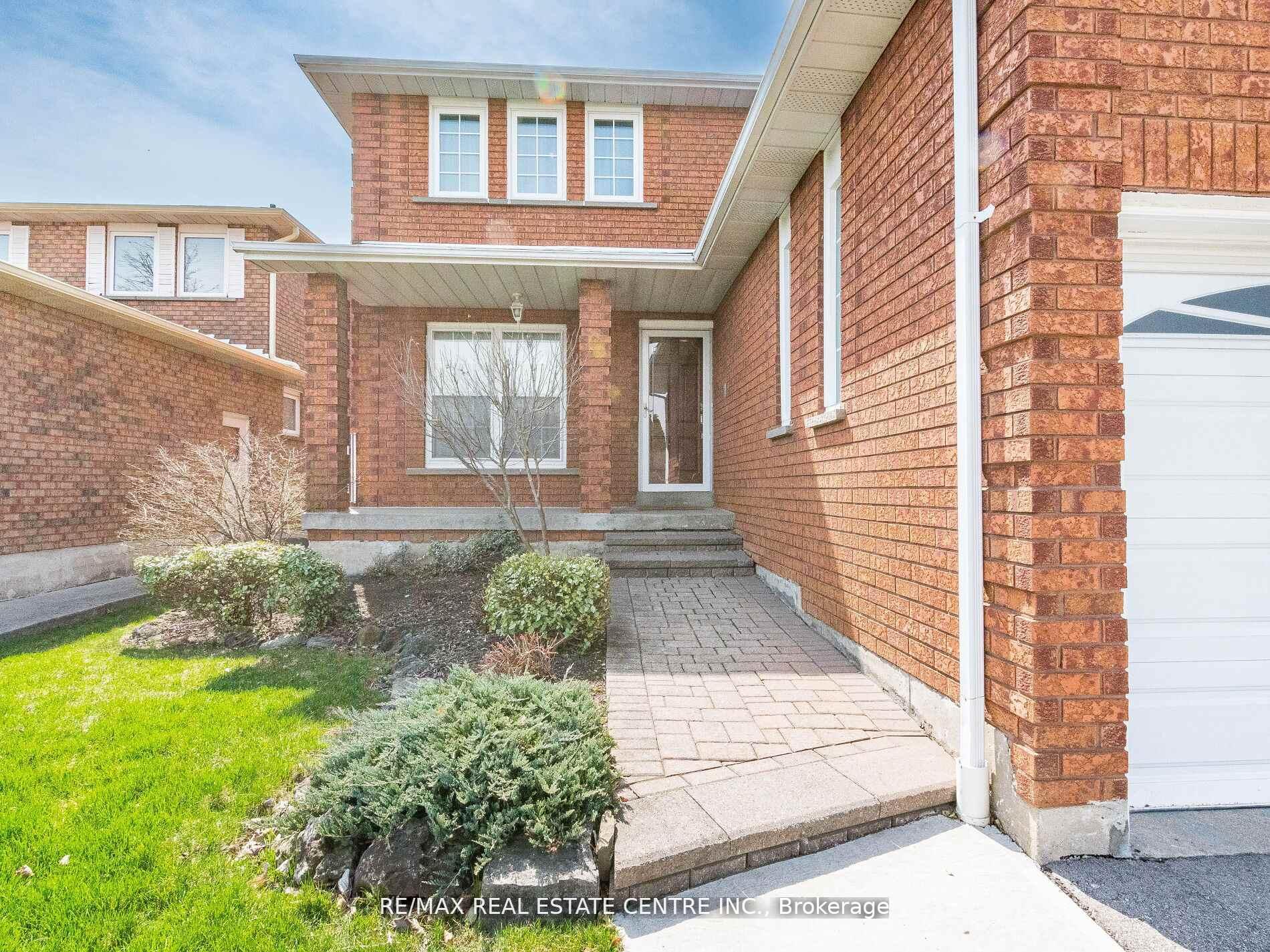 Photo 16 of 34 Inverary Drive, Brampton, Fletcher's Creek South — HOMEH