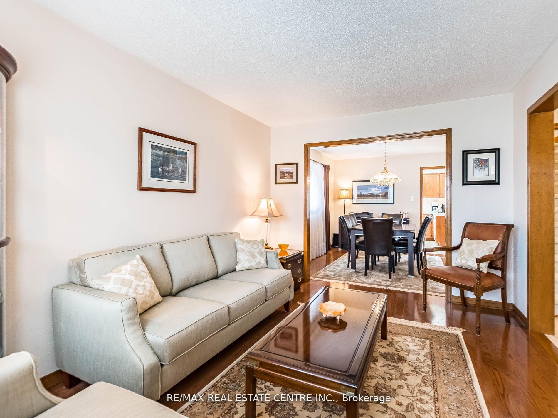 Photo 7 of 34 Inverary Drive, Brampton, Fletcher's Creek South — HOMEH