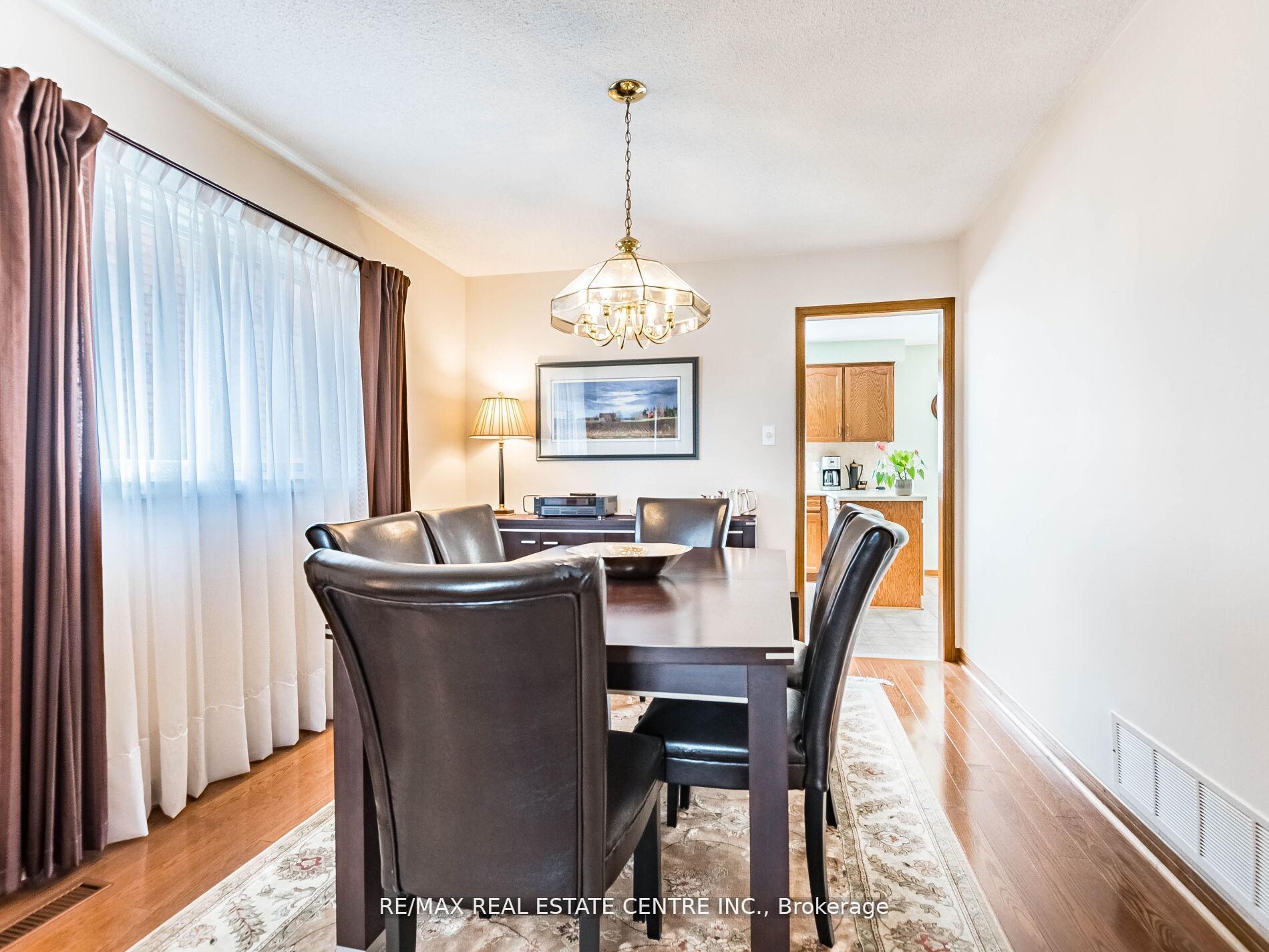 Photo 9 of 34 Inverary Drive, Brampton, Fletcher's Creek South — HOMEH