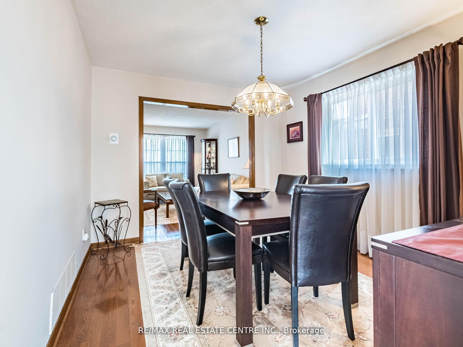 Photo 10 of 34 Inverary Drive, Brampton, Fletcher's Creek South — HOMEH