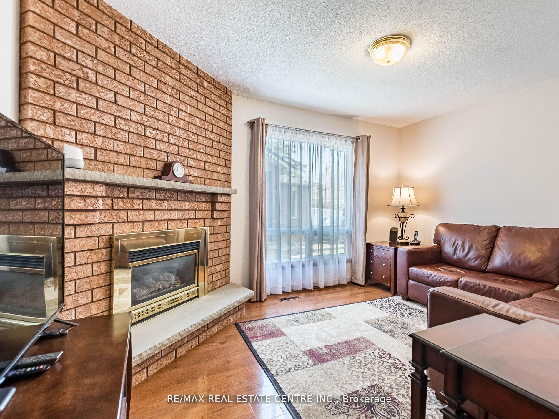 Photo 11 of 34 Inverary Drive, Brampton, Fletcher's Creek South — HOMEH