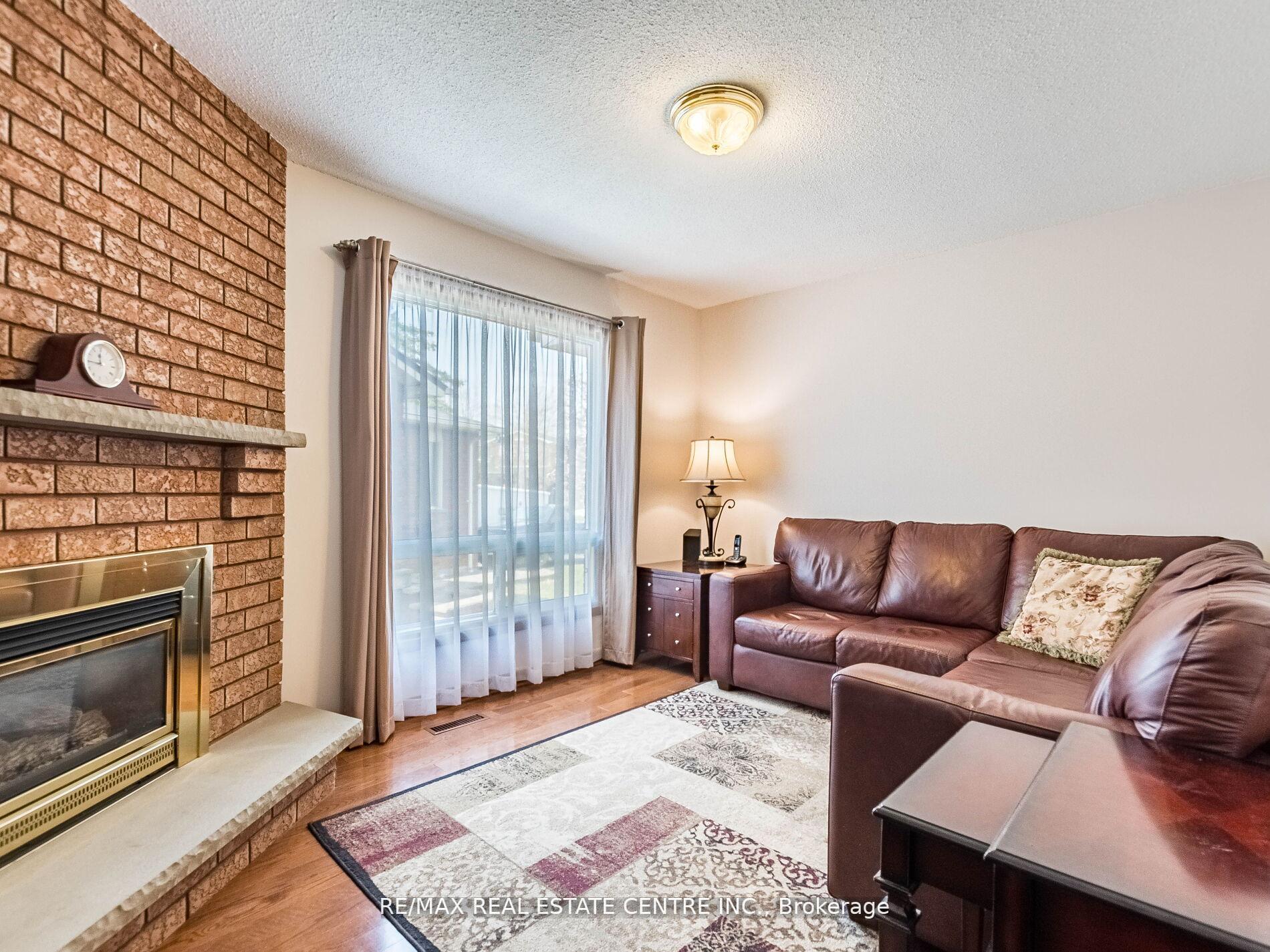 Photo 12 of 34 Inverary Drive, Brampton, Fletcher's Creek South — HOMEH