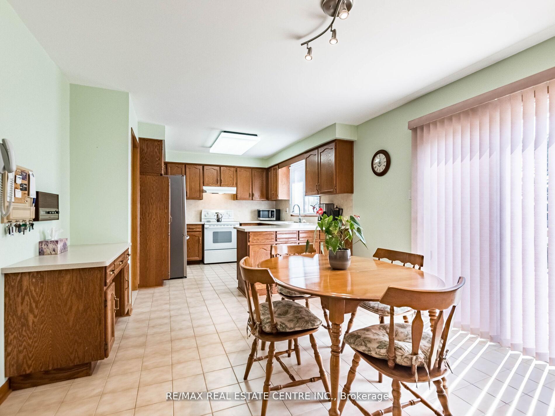 Photo 15 of 34 Inverary Drive, Brampton, Fletcher's Creek South — HOMEH